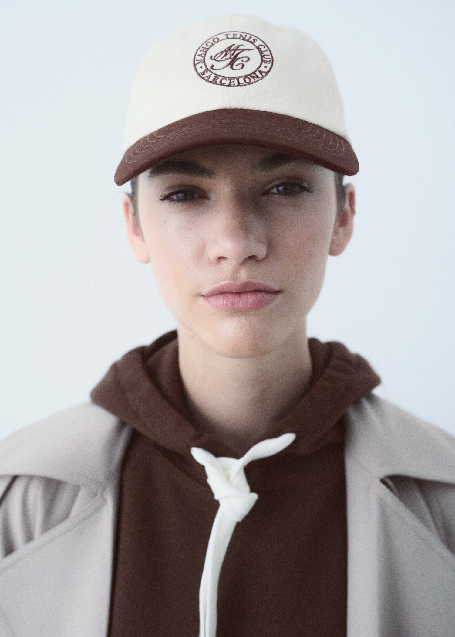 Cap mit Kontrastdetail - Detail des Artikels 9