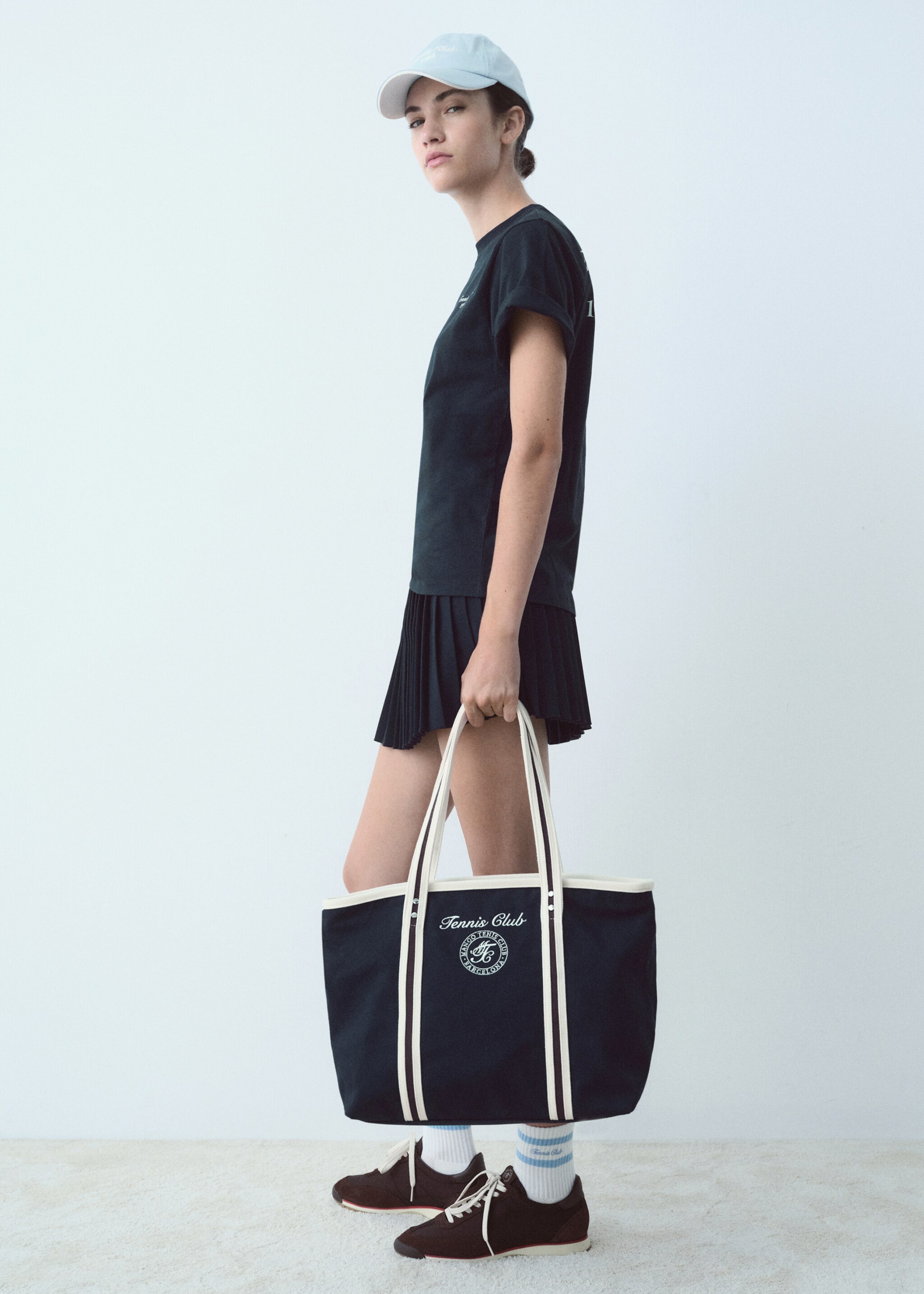 Skärmmössa i kontrastdesign - Detaljer om artikeln 9, Himmelblå. Ref: 87047707-00.