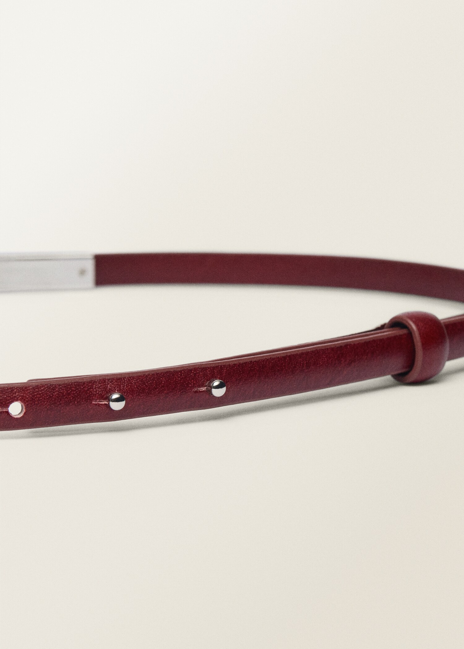 Thin leather belt with metal piece - Details of the article 1