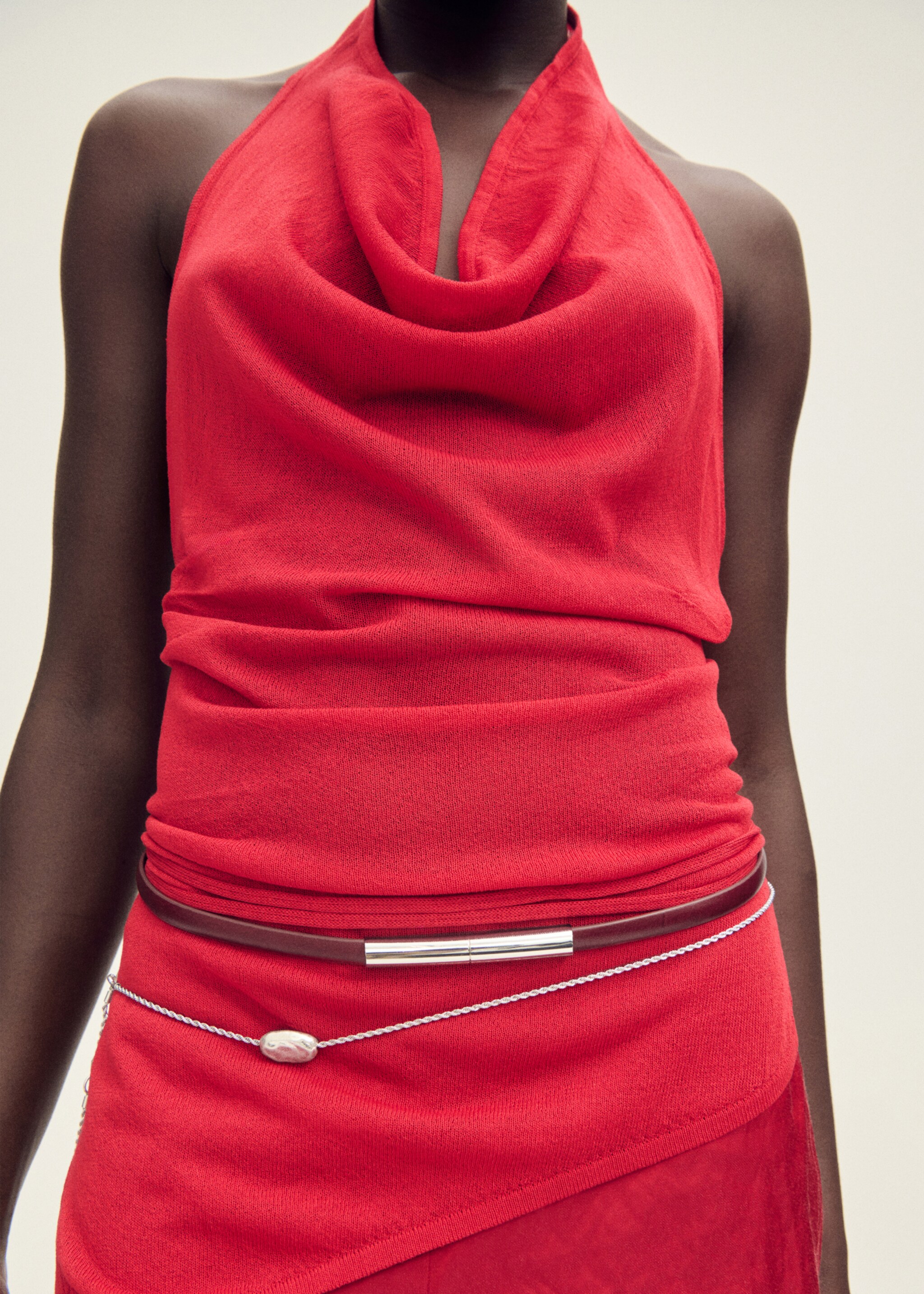 Thin leather belt with metal piece - Details of the article 9, Red. Ref: 87047711-00.