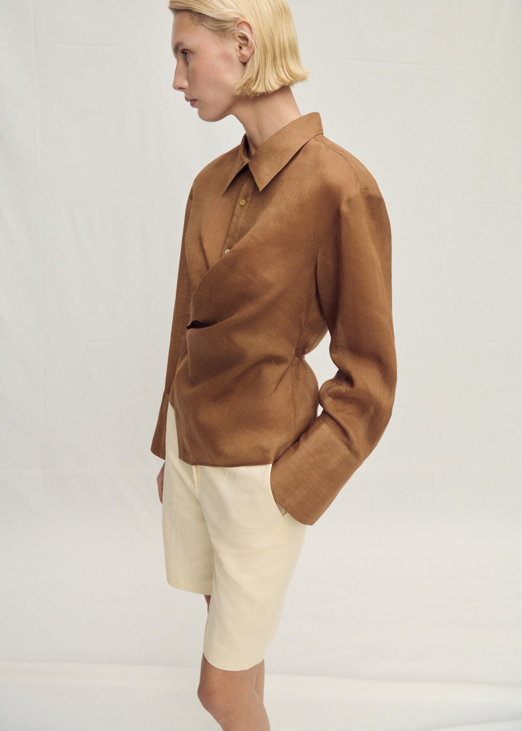 Ramie shirt with asymmetrical closure - Details of the article 1, Brown. Ref: 87047896-00.