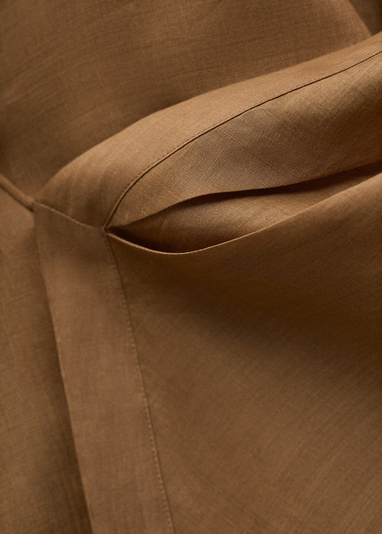 Ramie shirt with asymmetrical closure - Details of the article 8