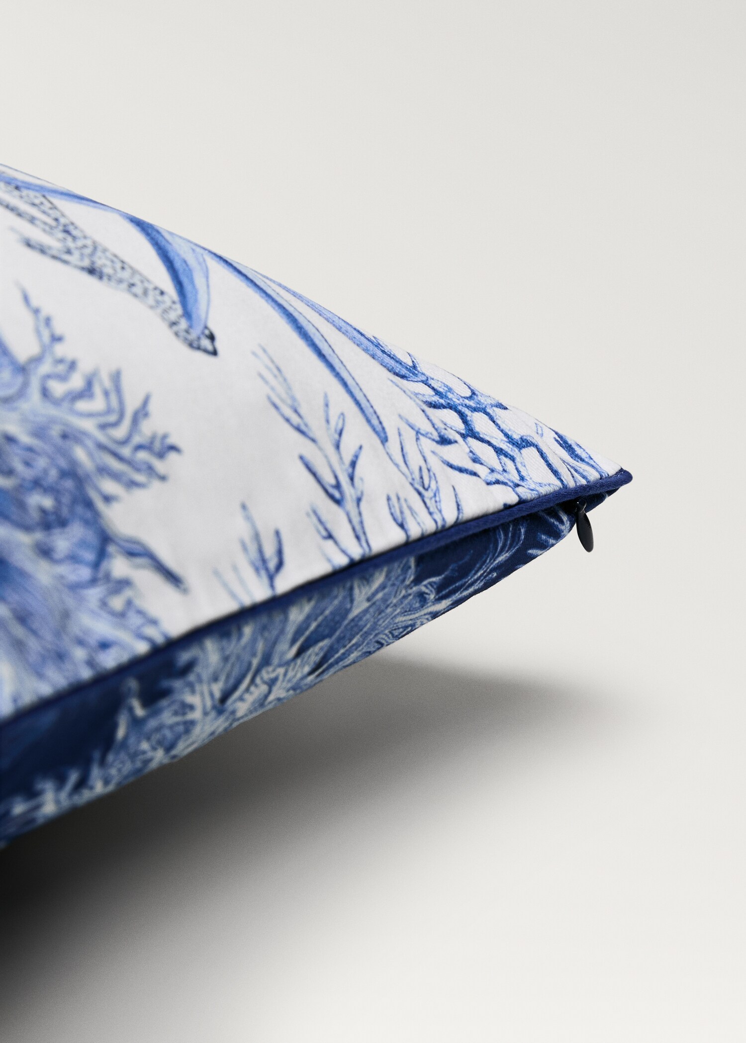 Reversible marine-print cushion cover 45x45 cm - Details of the article 2