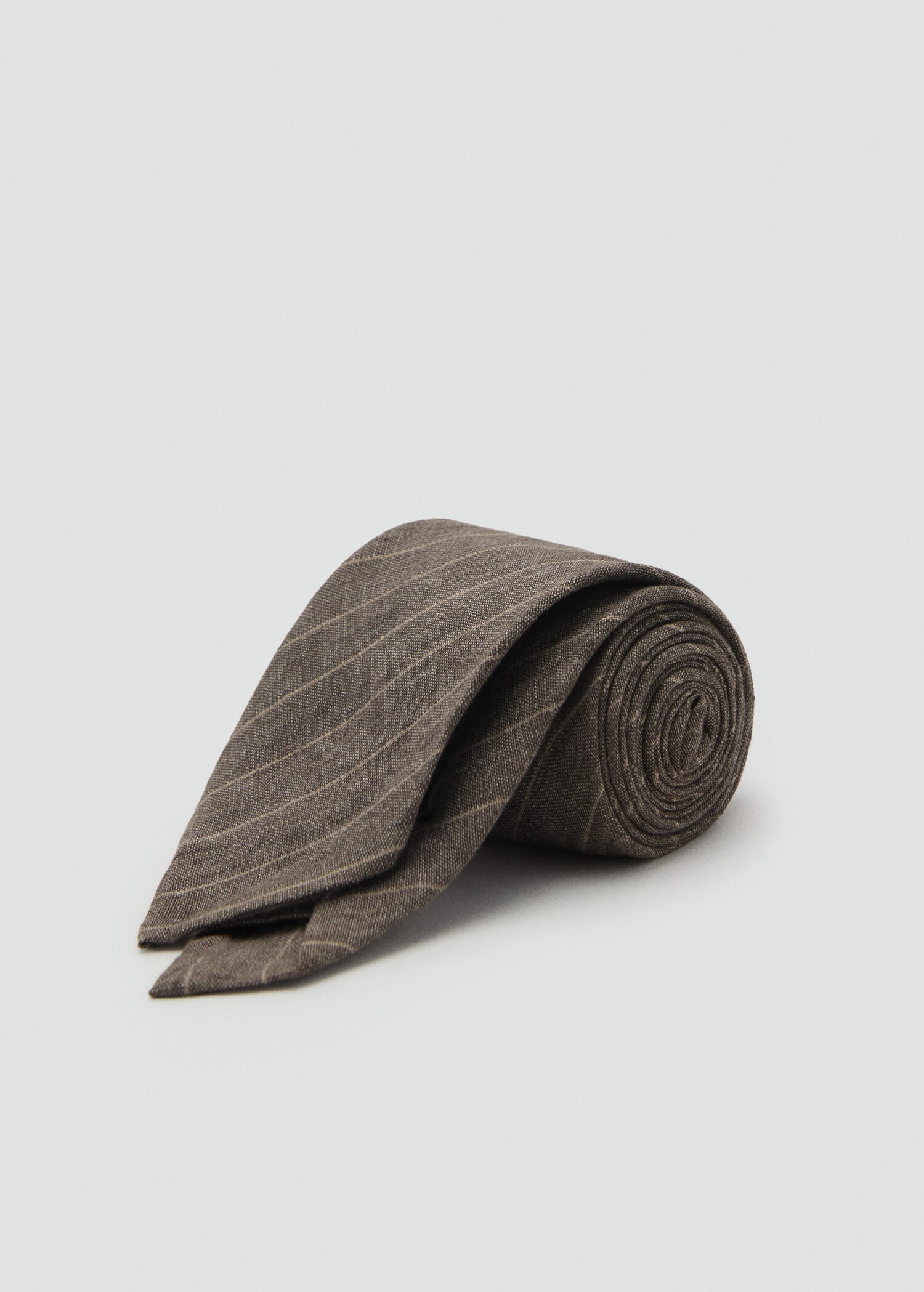 Corbata 100% lino raya diplomática - Plano medio