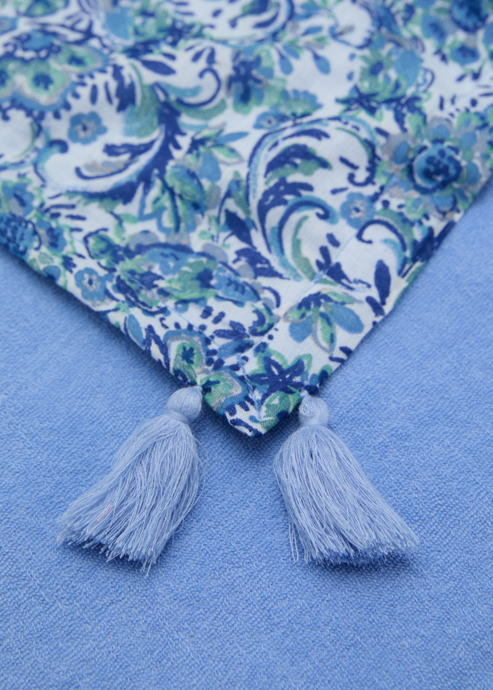 Flowers beach towel - Details of the article 1, Blue. Ref: 87048263-00.