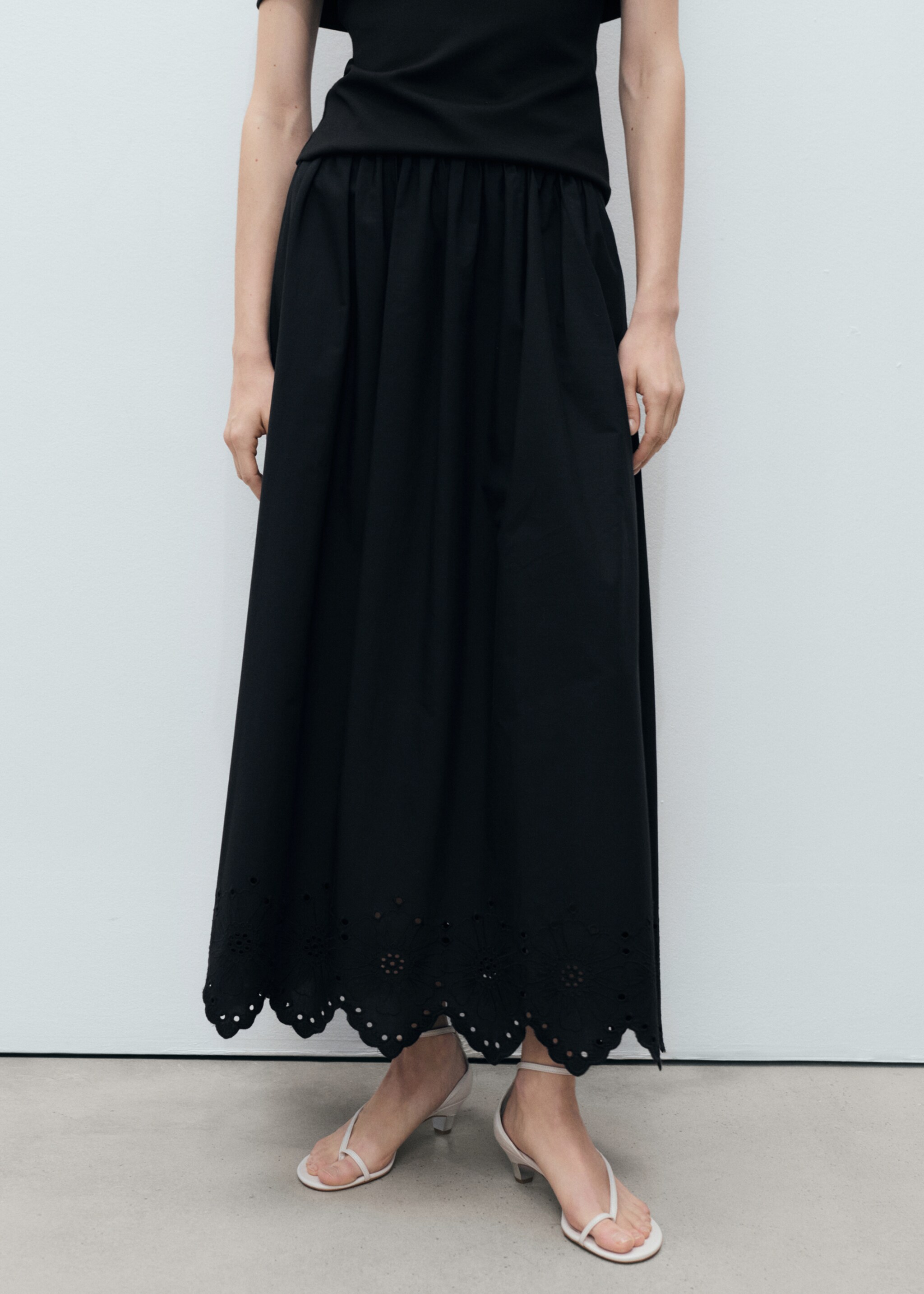 Cotton skirt with embroidered hem - Medium plane, Black. Ref: 87049219-00.