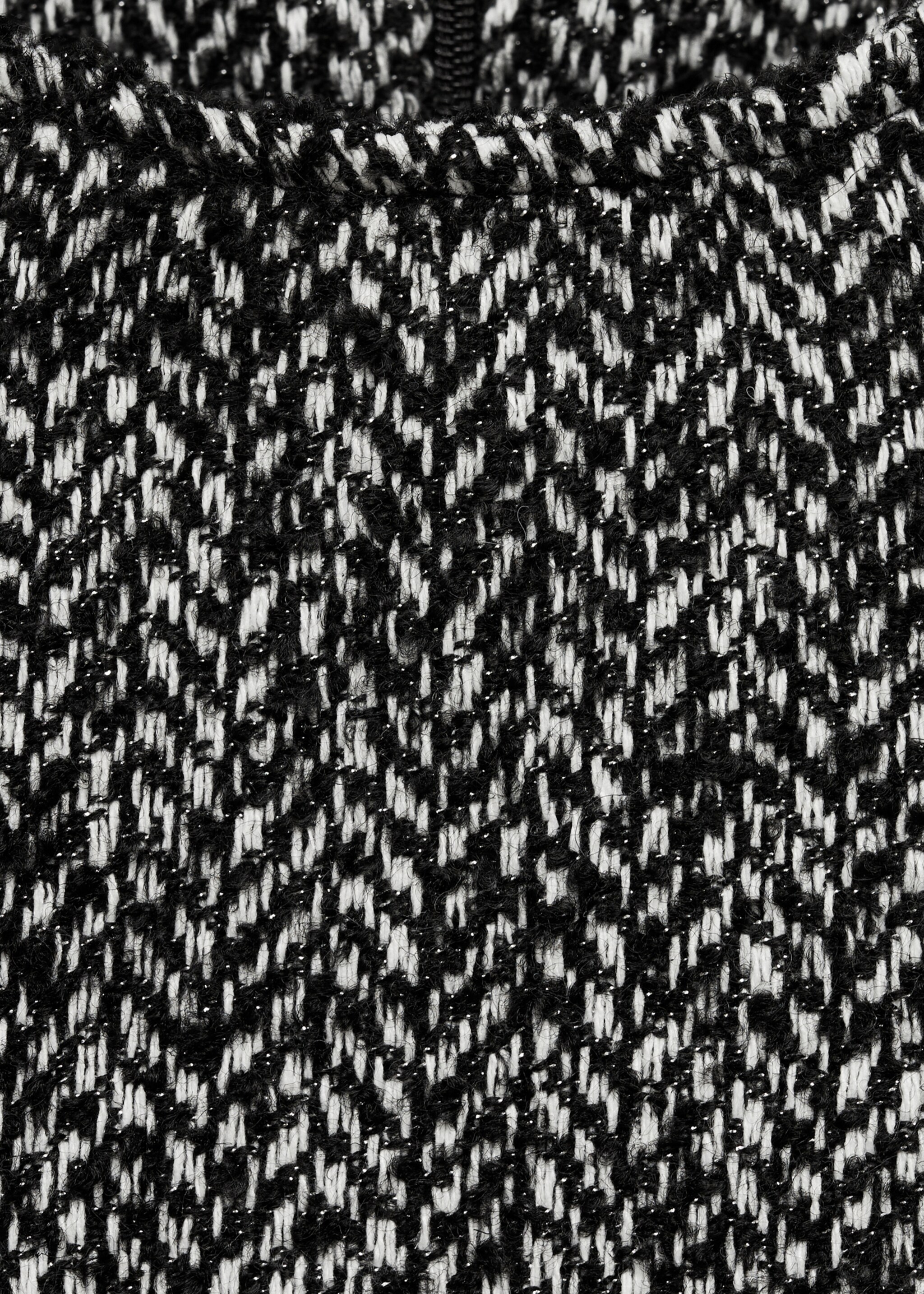 Spike stitch pinafore - Details of the article 8, Black. Ref: 87050228-00.