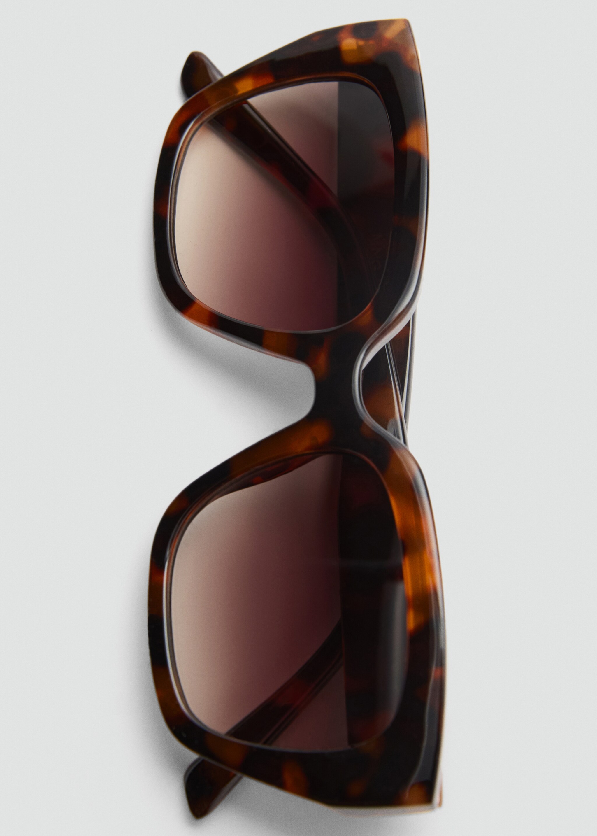 Resin frame sunglasses - Details of the article 2, Chocolate. Ref: 87050231-00.