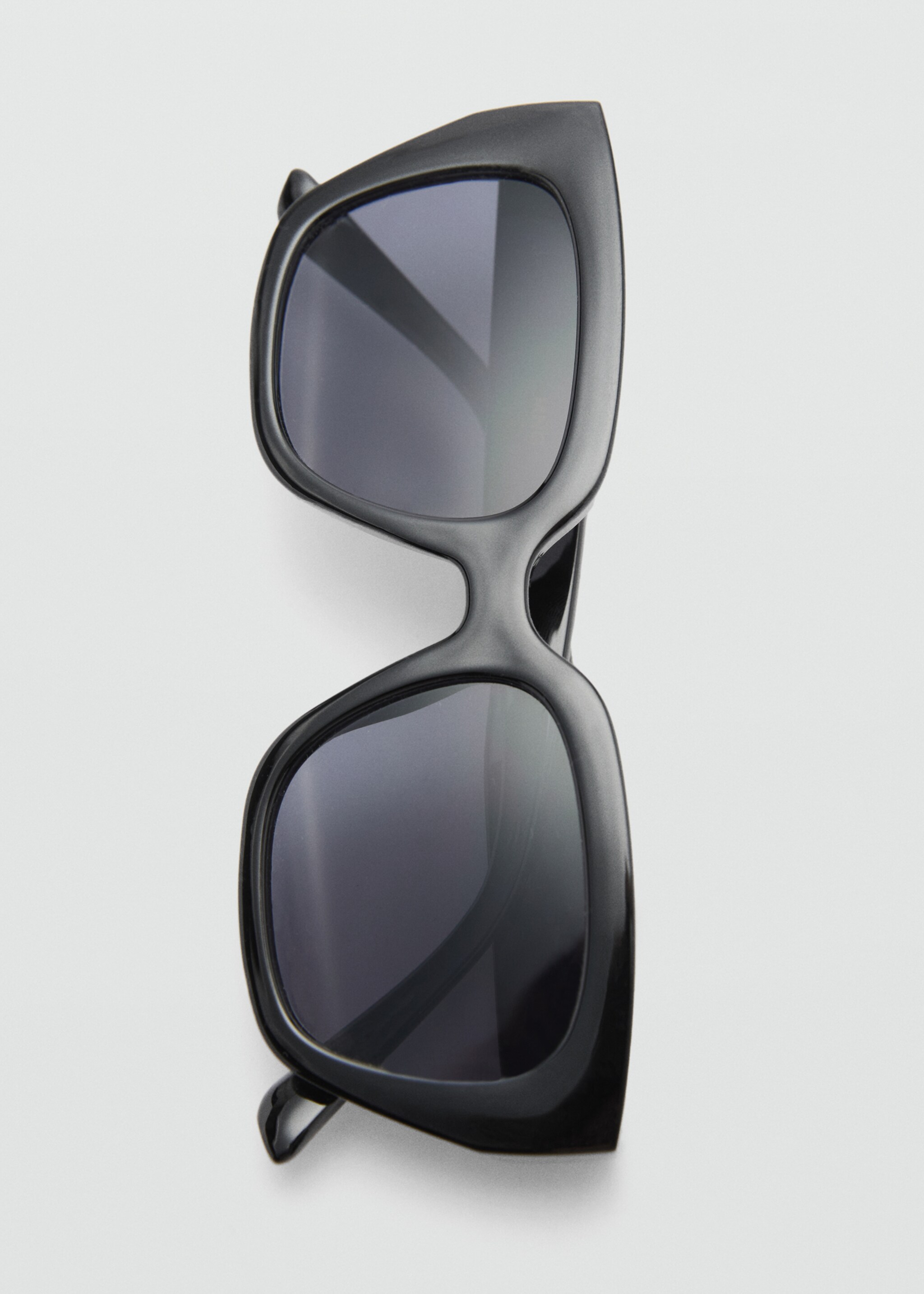Resin frame sunglasses - Details of the article 2, Black. Ref: 87050231-00.