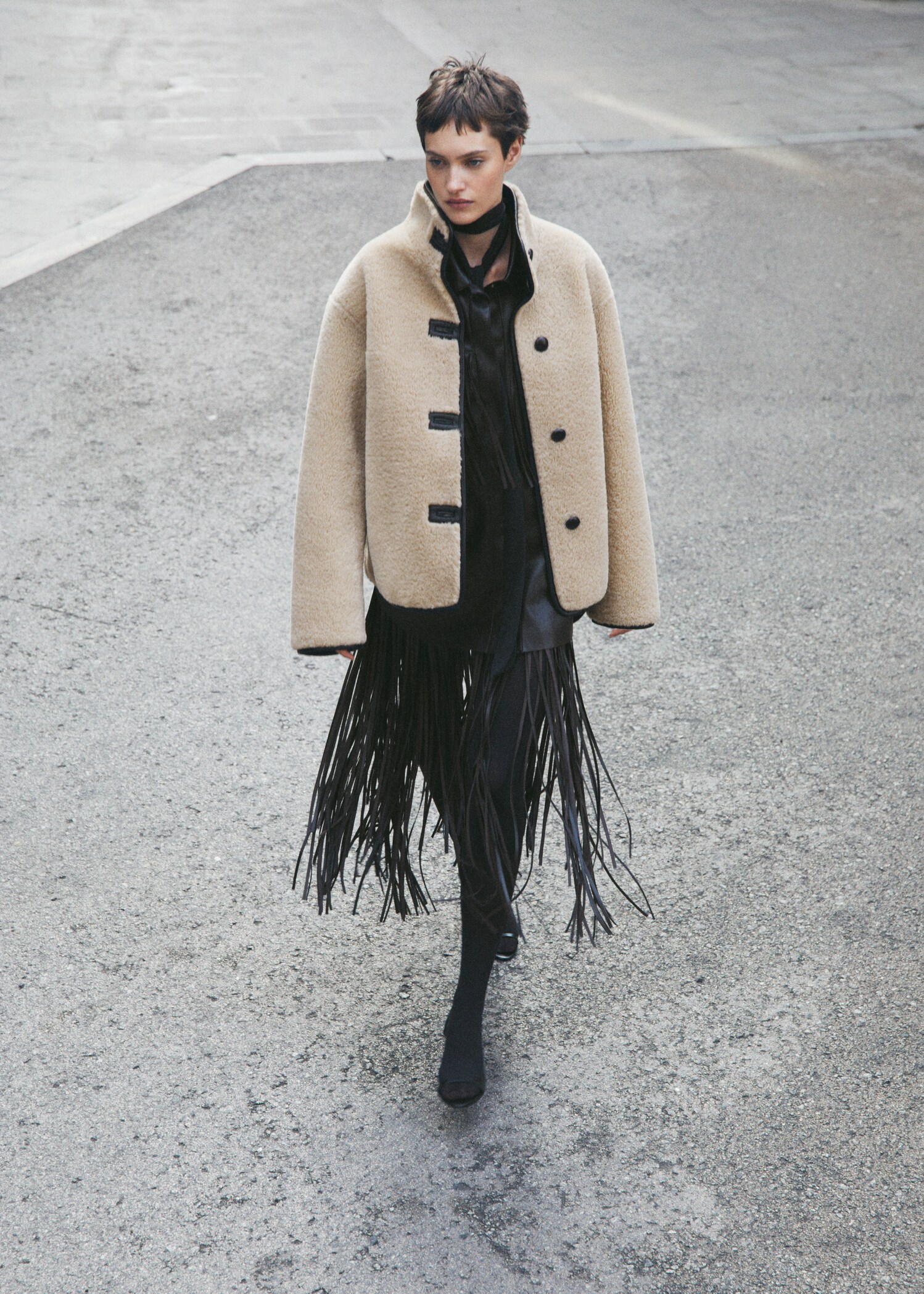 Short faux-fur coat - Details of the article 6