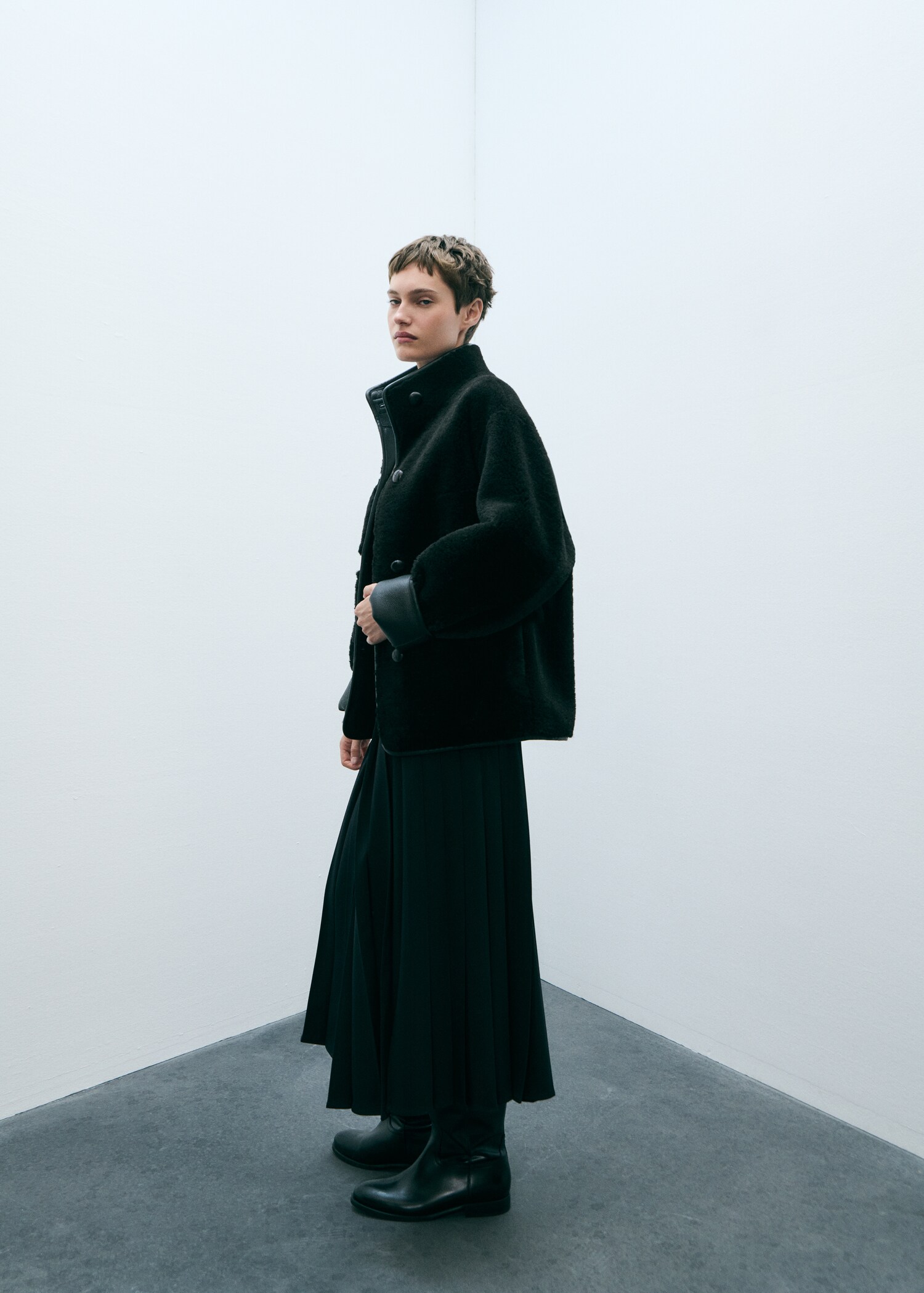 Short faux-fur coat - Details of the article 6