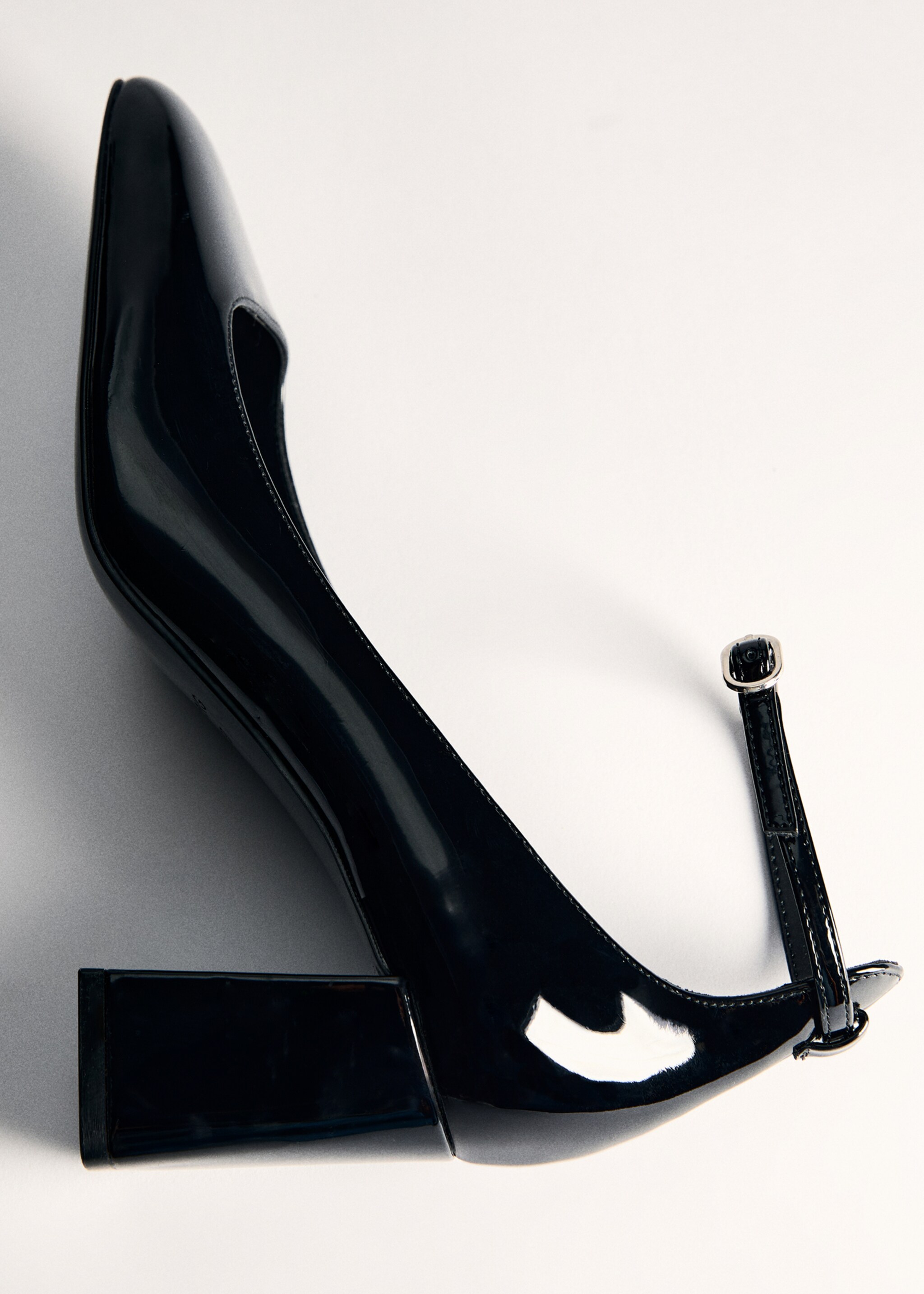 Patent-effect stiletto-heel shoes - Details of the article 5, Black. Ref: 87050247-00.