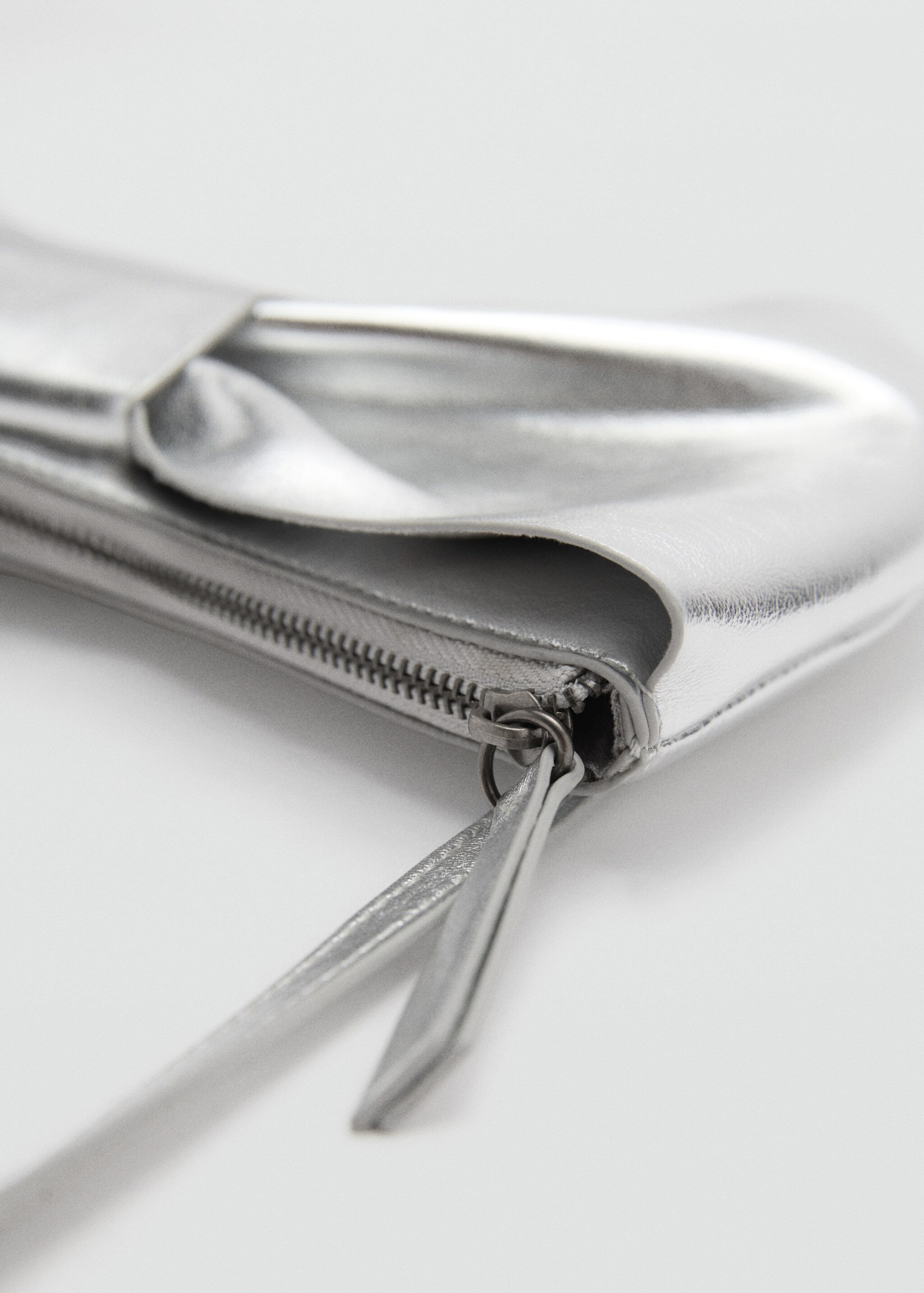 Metallic bow bag - Details of the article 2, Silver. Ref: 87050263-00.