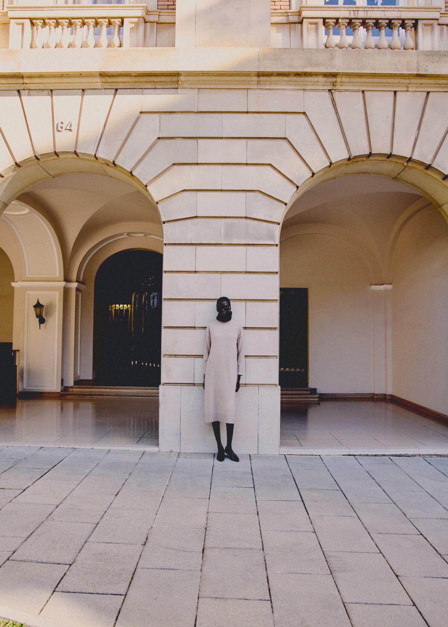 Gebreide jurk met geribde afwerkingen - Detail van het artikel 6