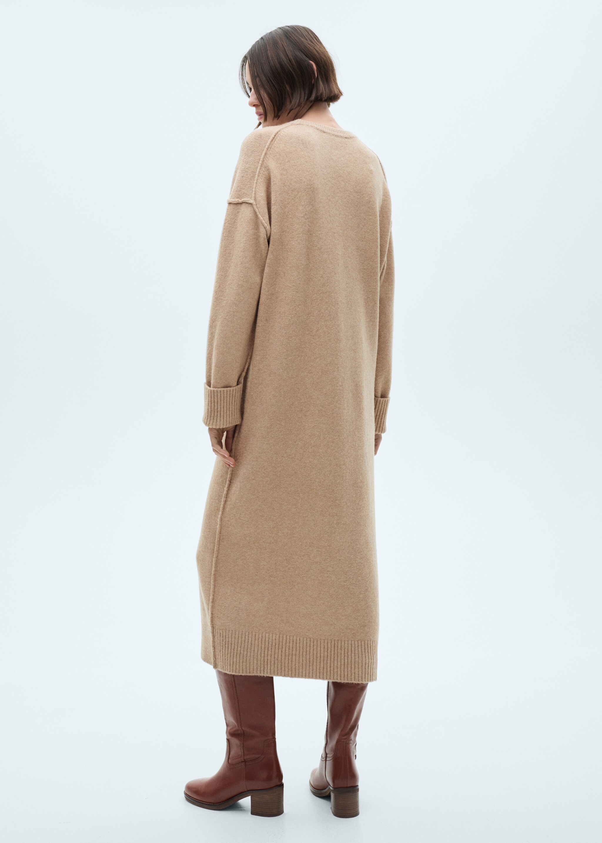 Gebreide jurk met geribde afwerkingen - Achterkant van het artikel, Middenbruin. Ref: 87050283-00.