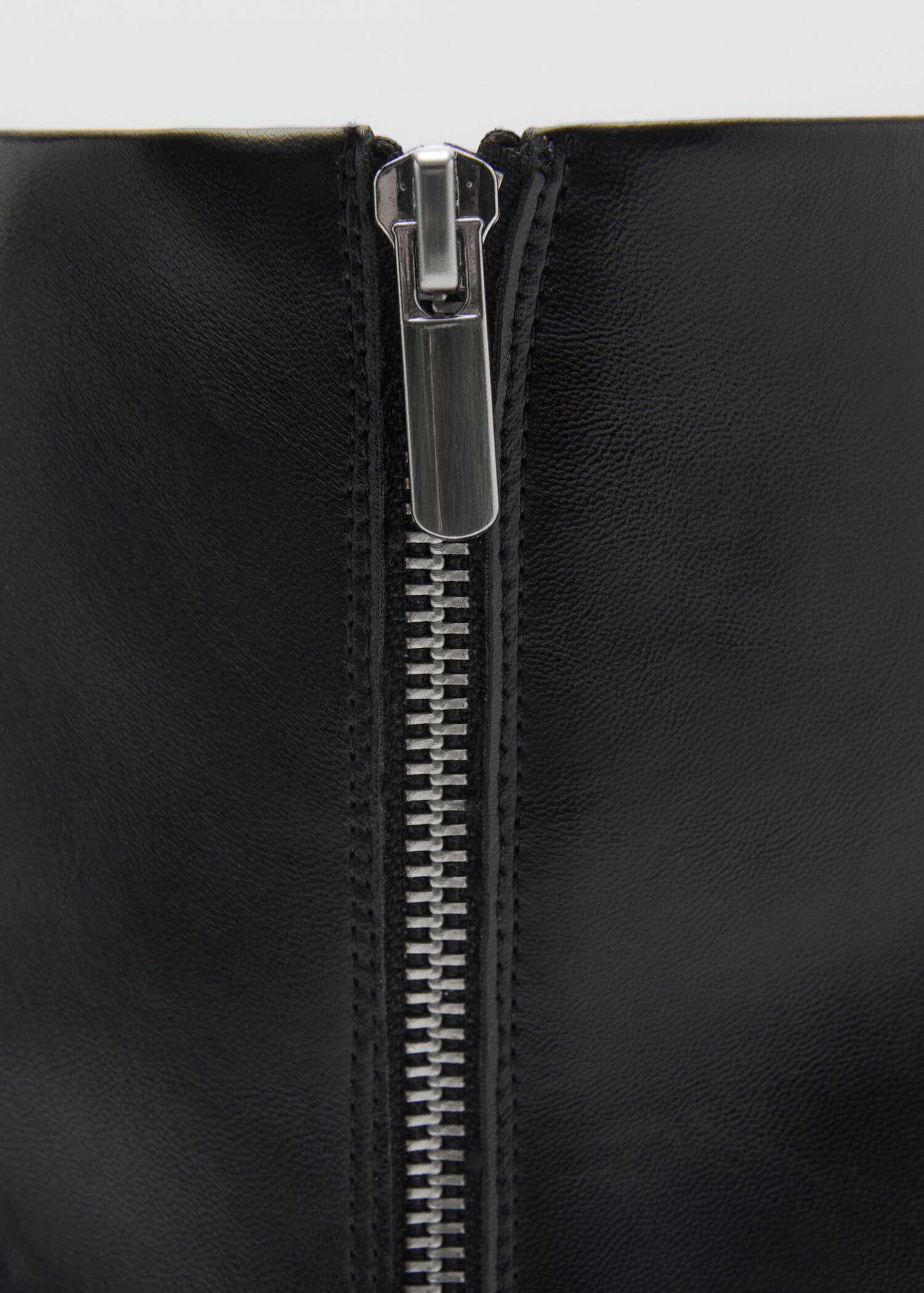 Pointed boots with zip - Details of the article 1