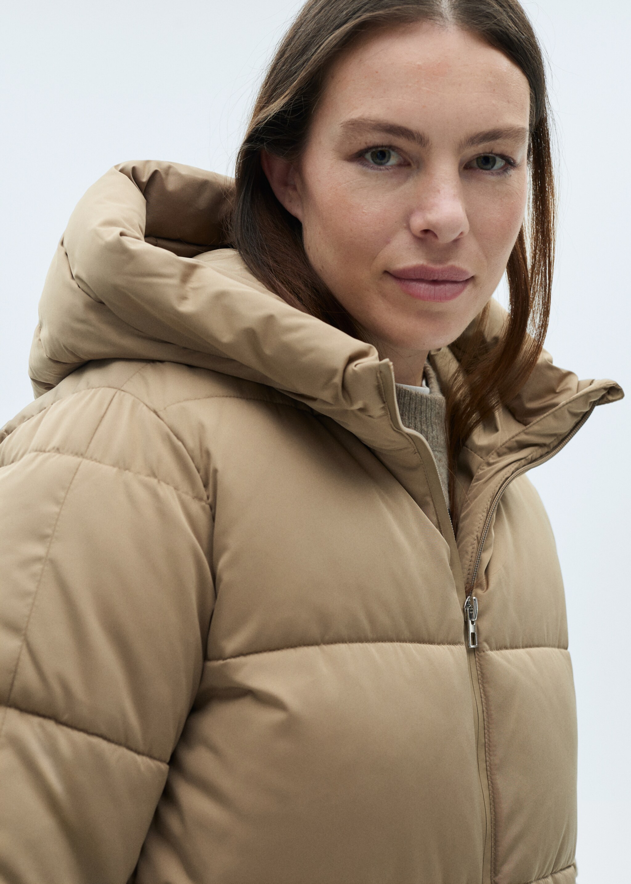 Midi quilted anorak with hood - Details of the article 4, Beige. Ref: 87050306-00.