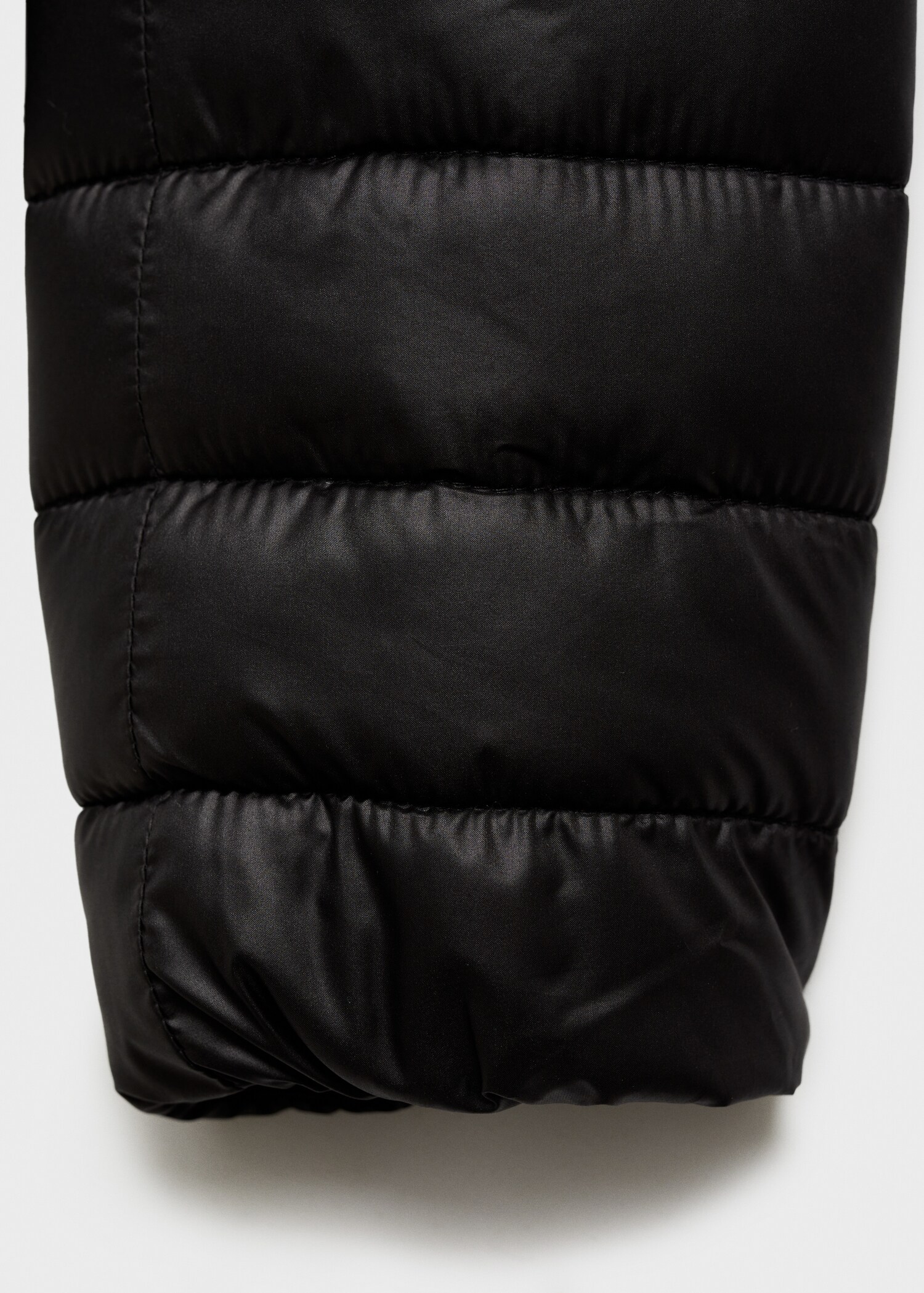 Short padded anorak with pockets - Details of the article 0