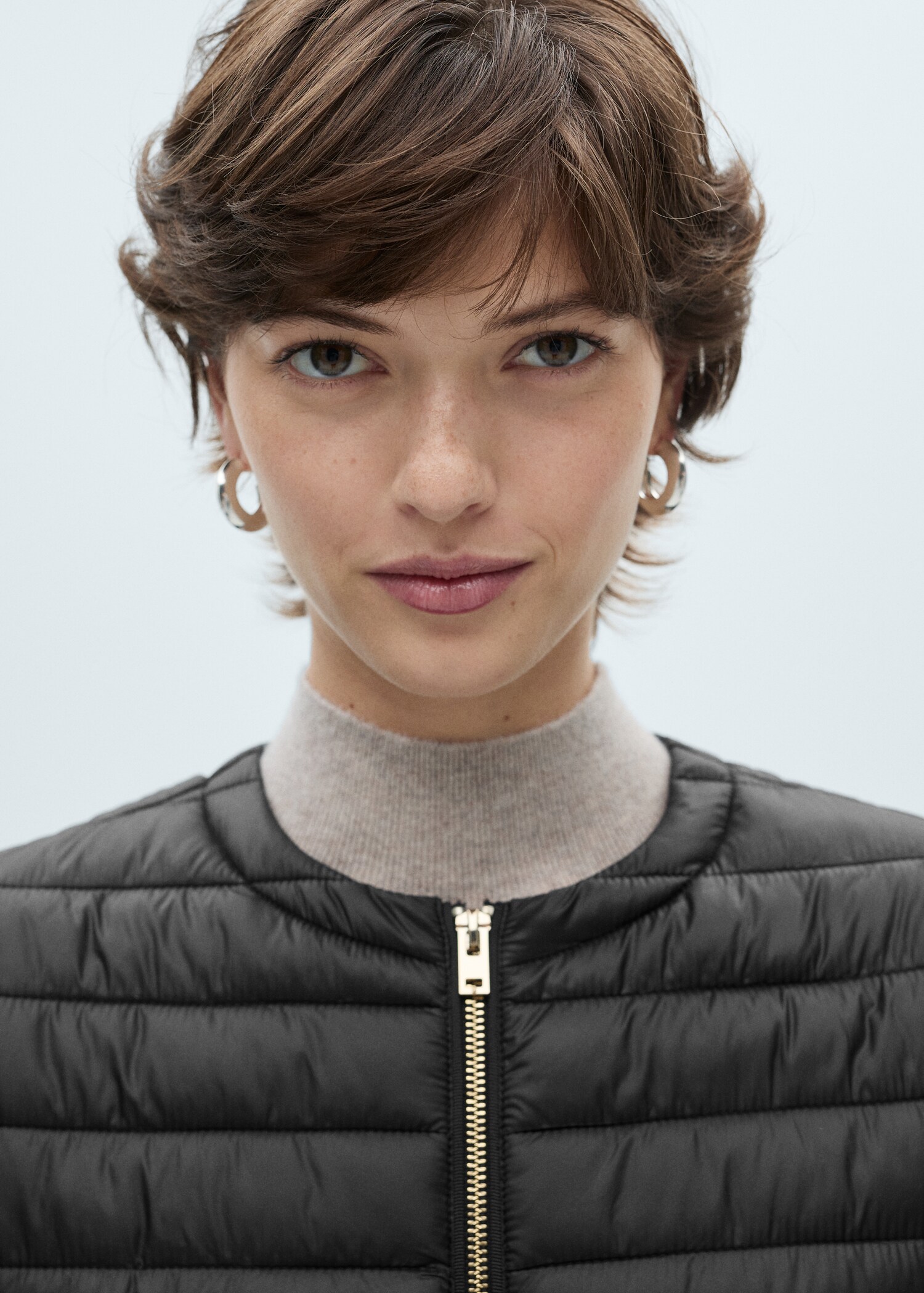 Short padded anorak with pockets - Details of the article 1