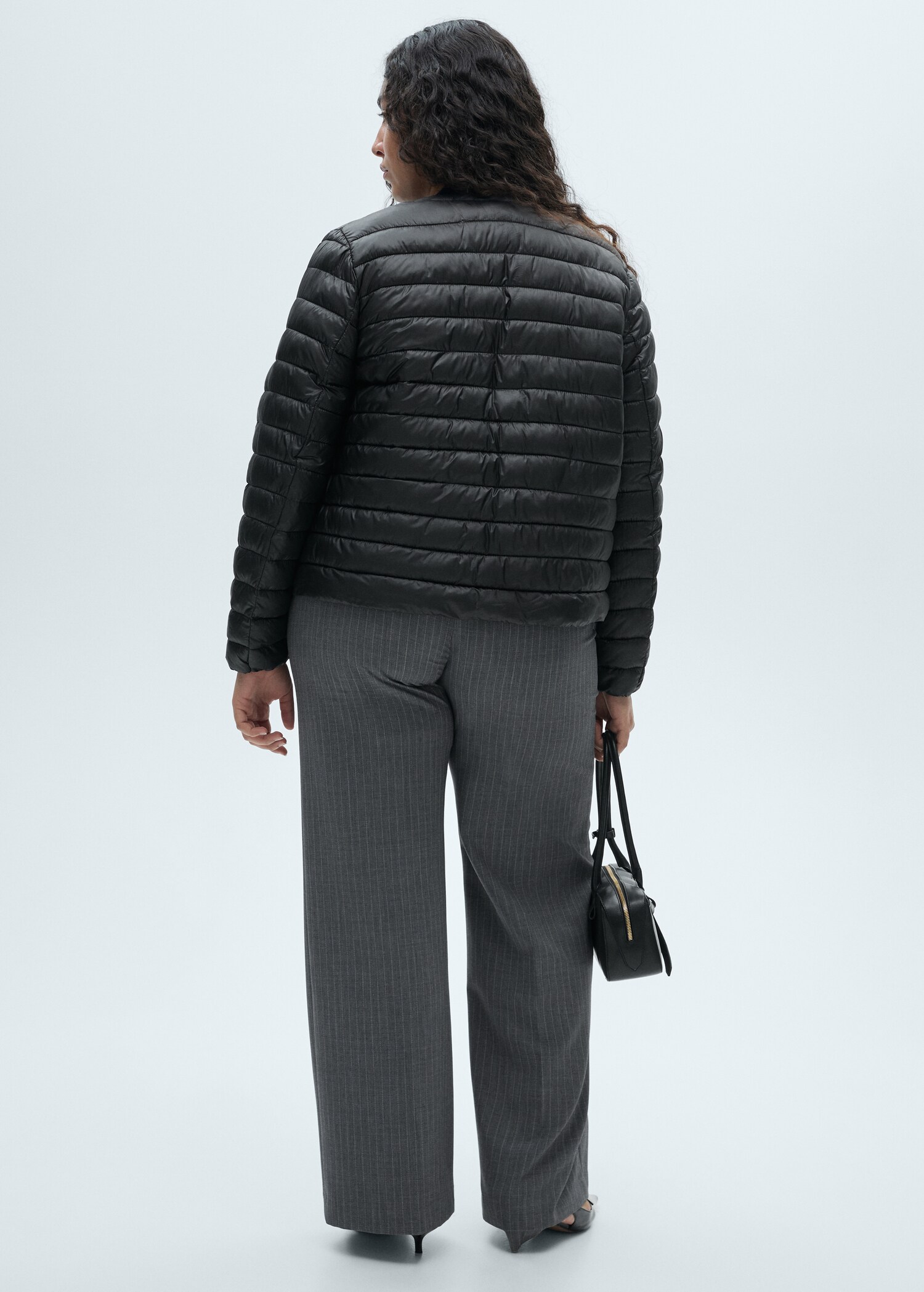 Short padded anorak with pockets - Details of the article 4