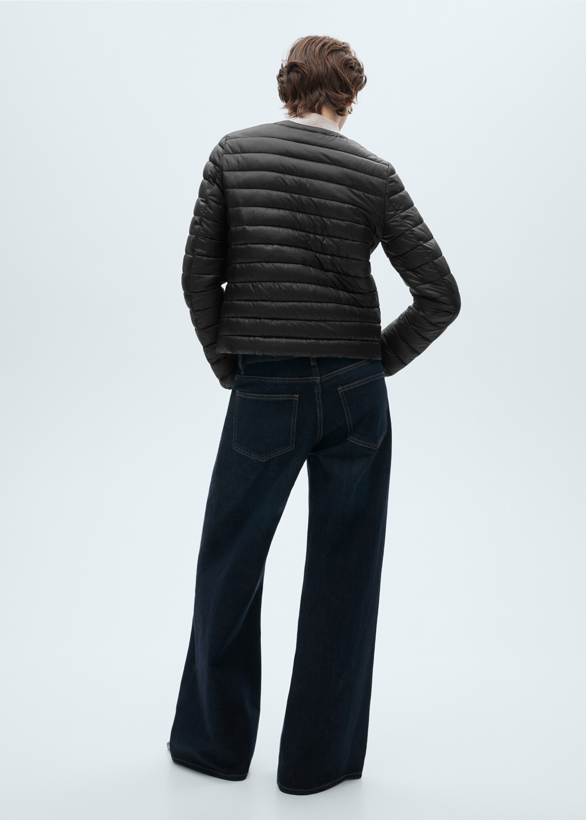 Kurzer Steppanorak mit Taschen - Rückseite des Artikels, Schwarz. Ref: 87050349-00.