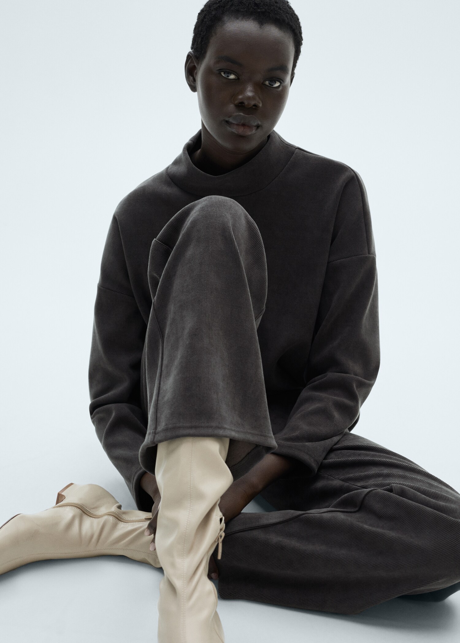 Corduroy straight trousers - Details of the article 1