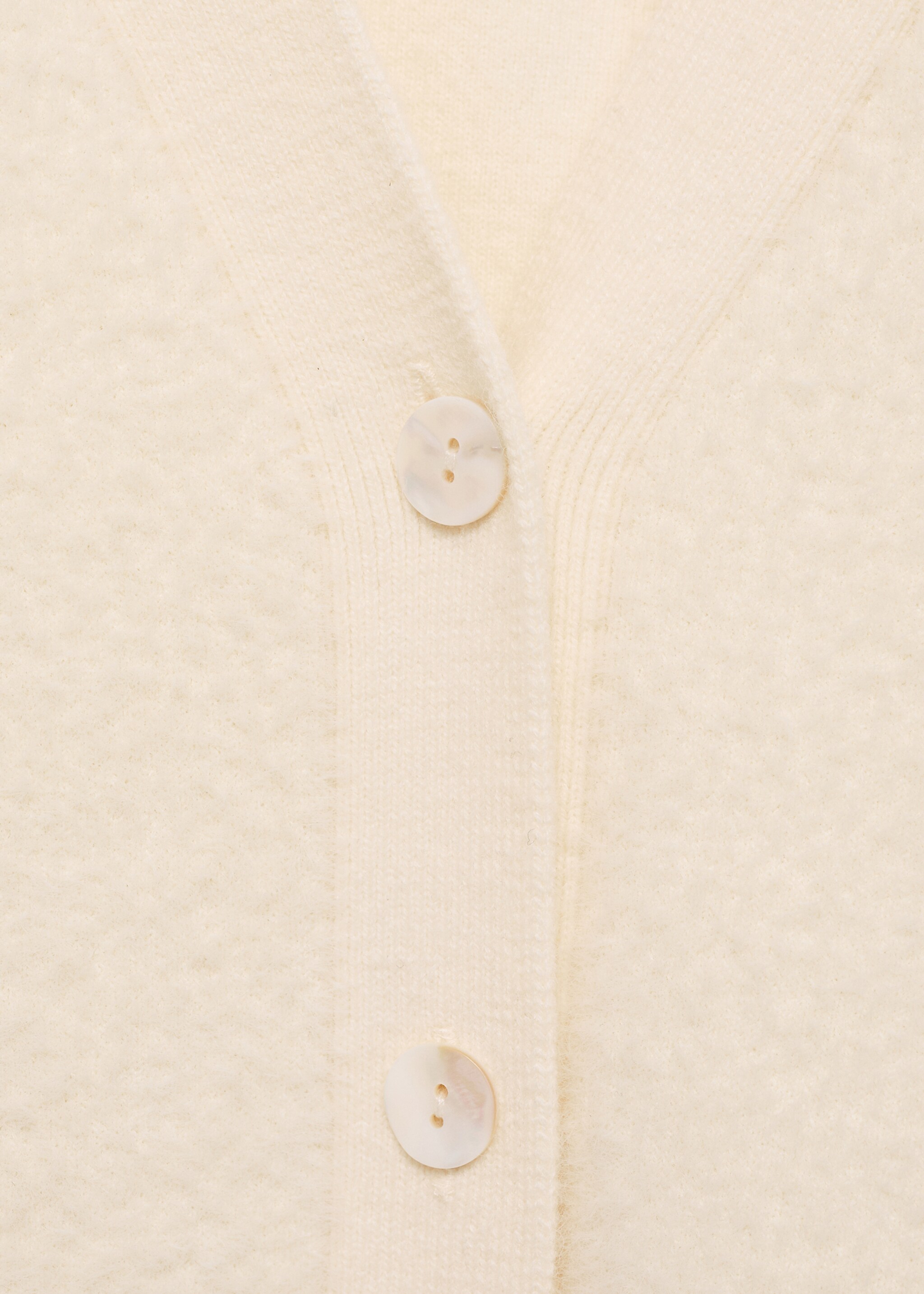 Strickcardigan mit Fell-Effekt - Detail des Artikels 8, Ecru. Ref: 87050352-00.