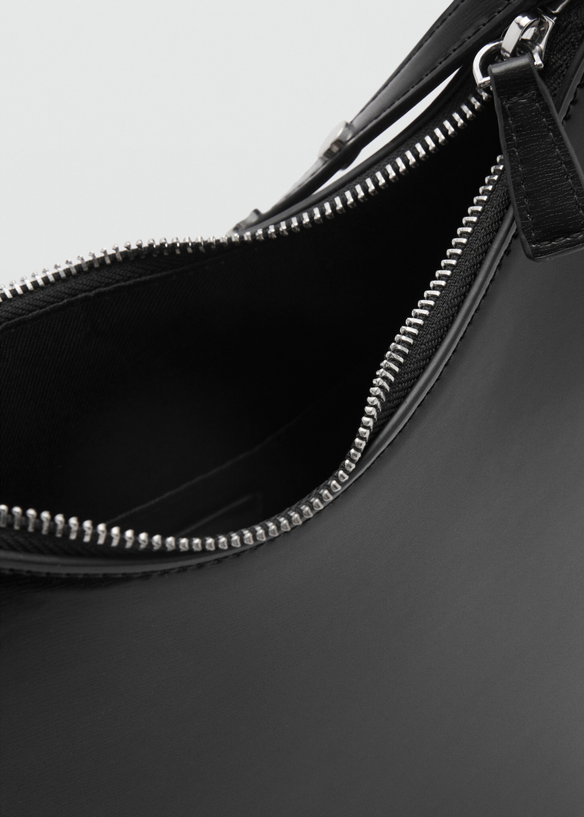 Square shoulder bag - Details of the article 1, Black. Ref: 87050357-00.