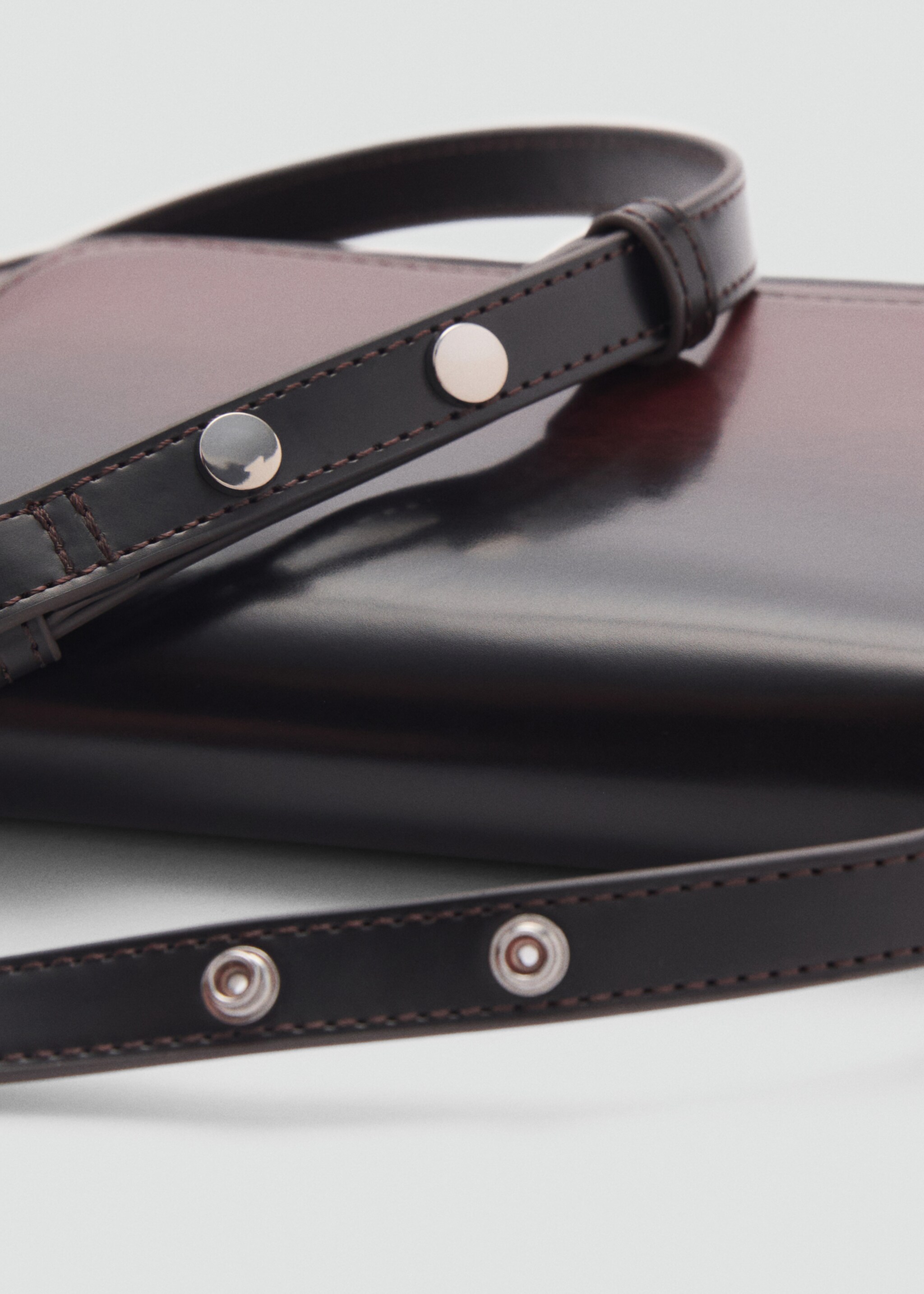 Tasche mit Klappe in Farbverlaufsoptik - Detail des Artikels 1, Bordeaux. Ref: 87050359-00.