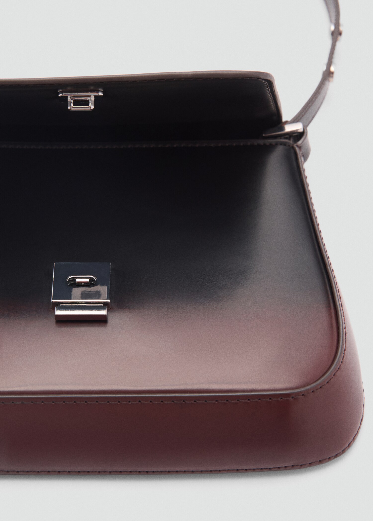 Tasche mit Klappe in Farbverlaufsoptik - Detail des Artikels 3