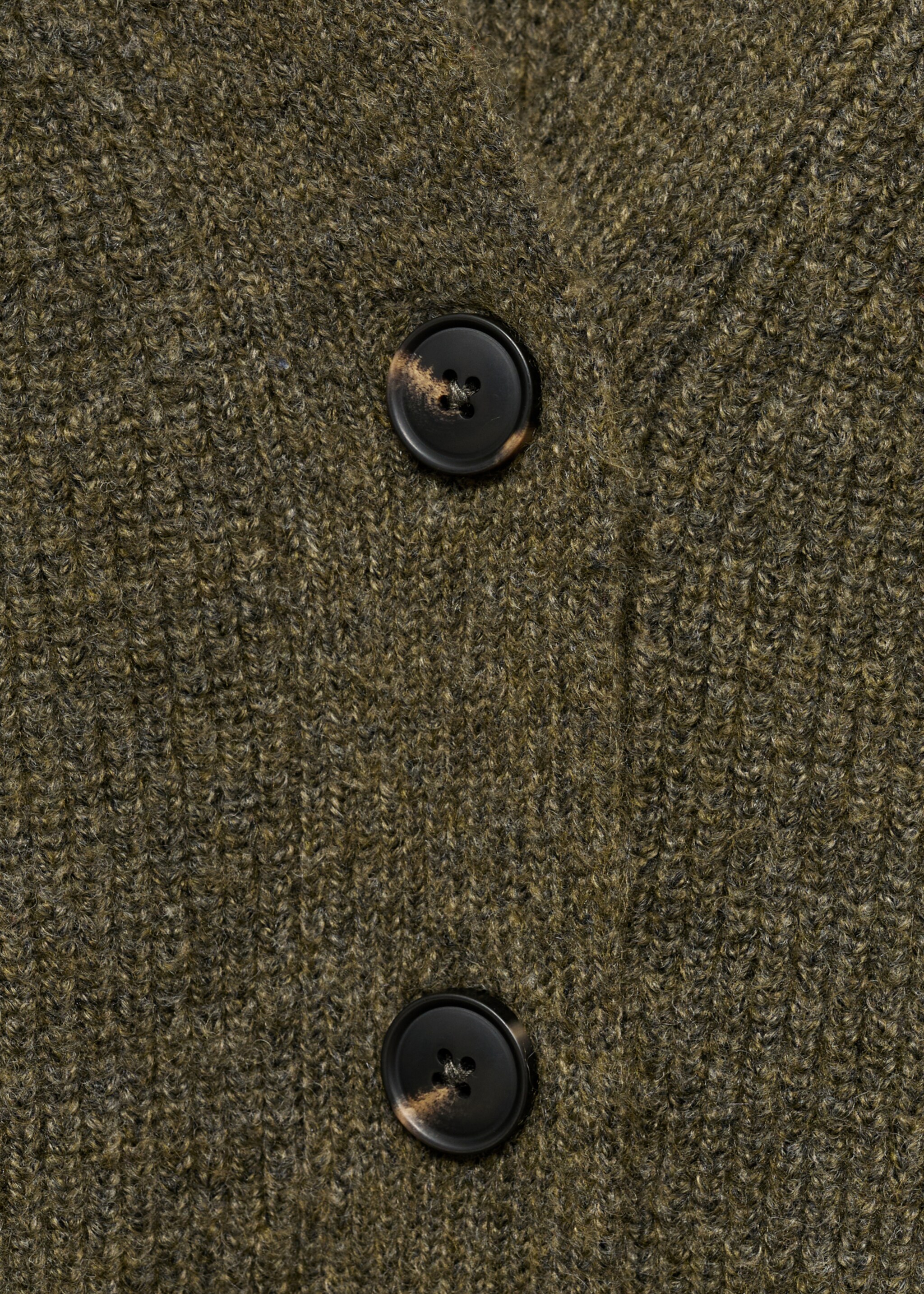 Gerippter Cardigan mit V-Ausschnitt - Detail des Artikels 0, Khaki. Ref: 87050362-00.