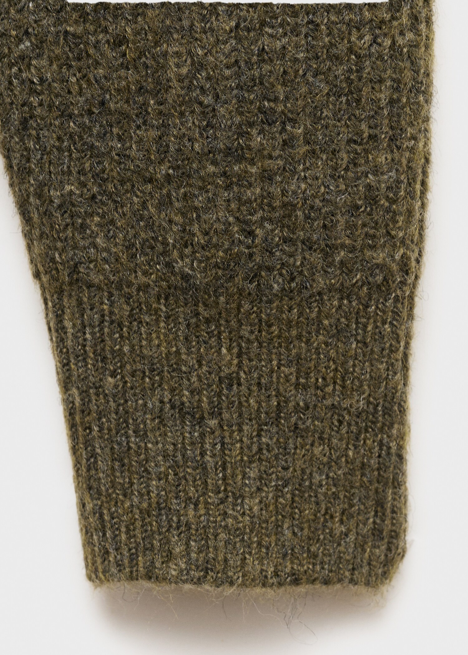 Gerippter Cardigan mit V-Ausschnitt - Detail des Artikels 8