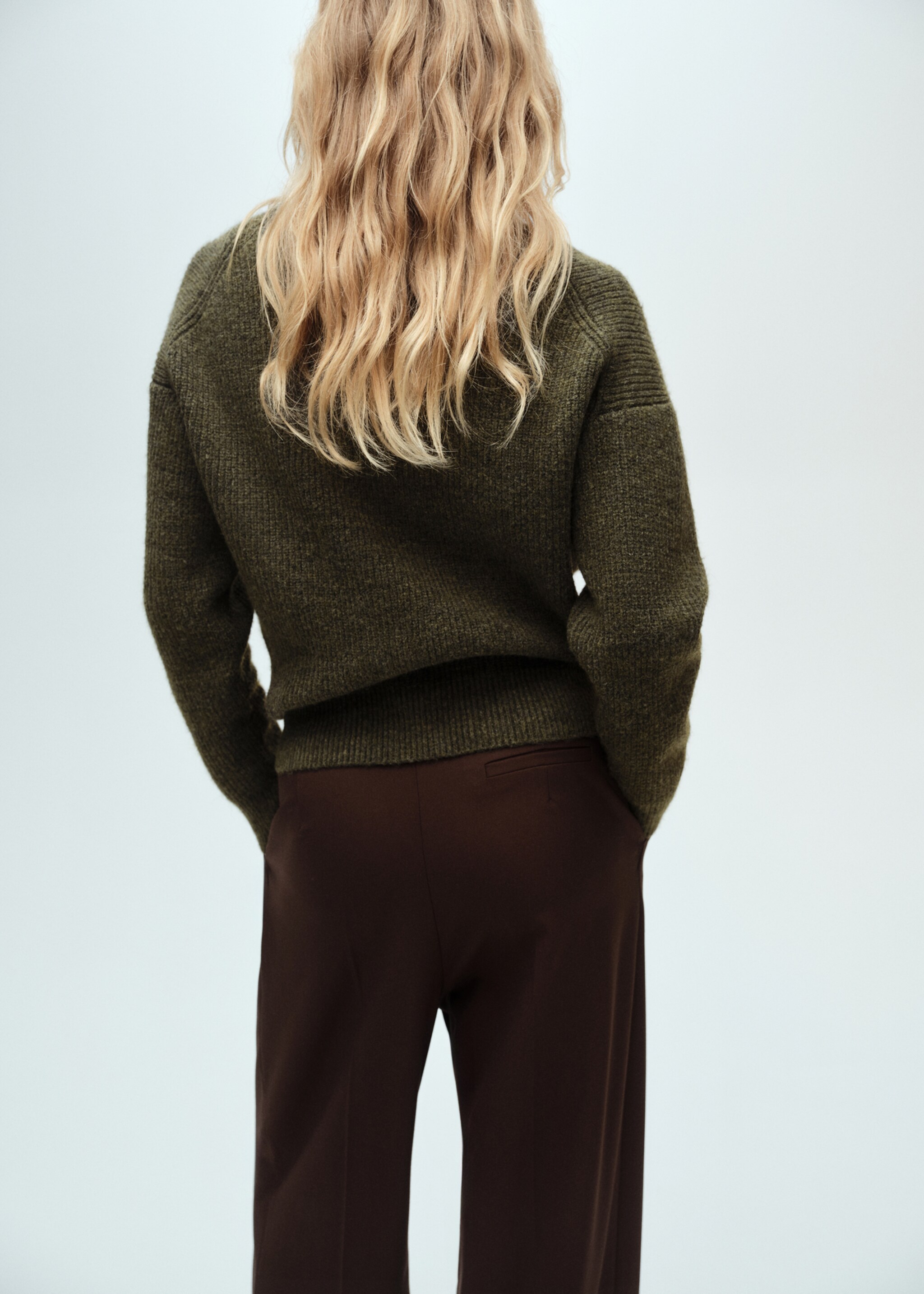 Gerippter Cardigan mit V-Ausschnitt - Rückseite des Artikels, Khaki. Ref: 87050362-00.