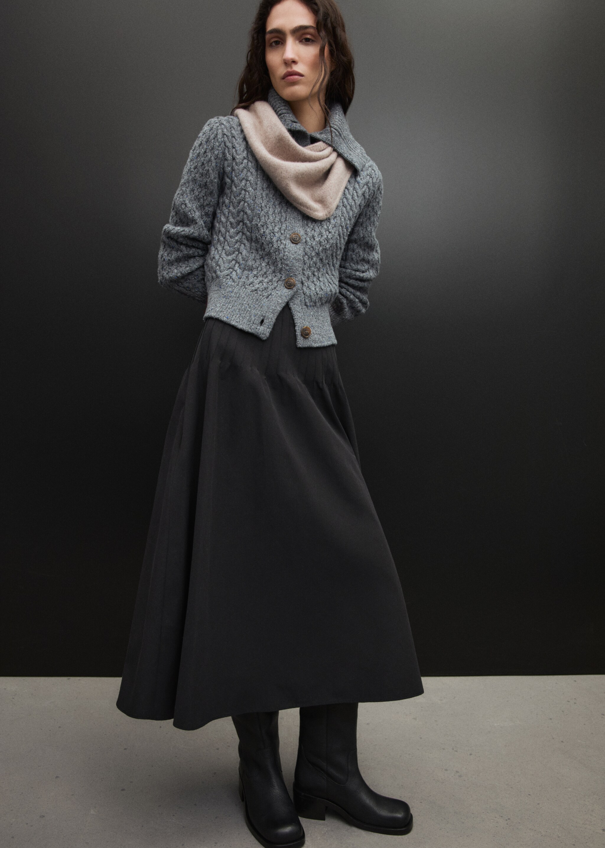 Cabled heather cardigan - Details of the article 6, Grey. Ref: 87050367-00.