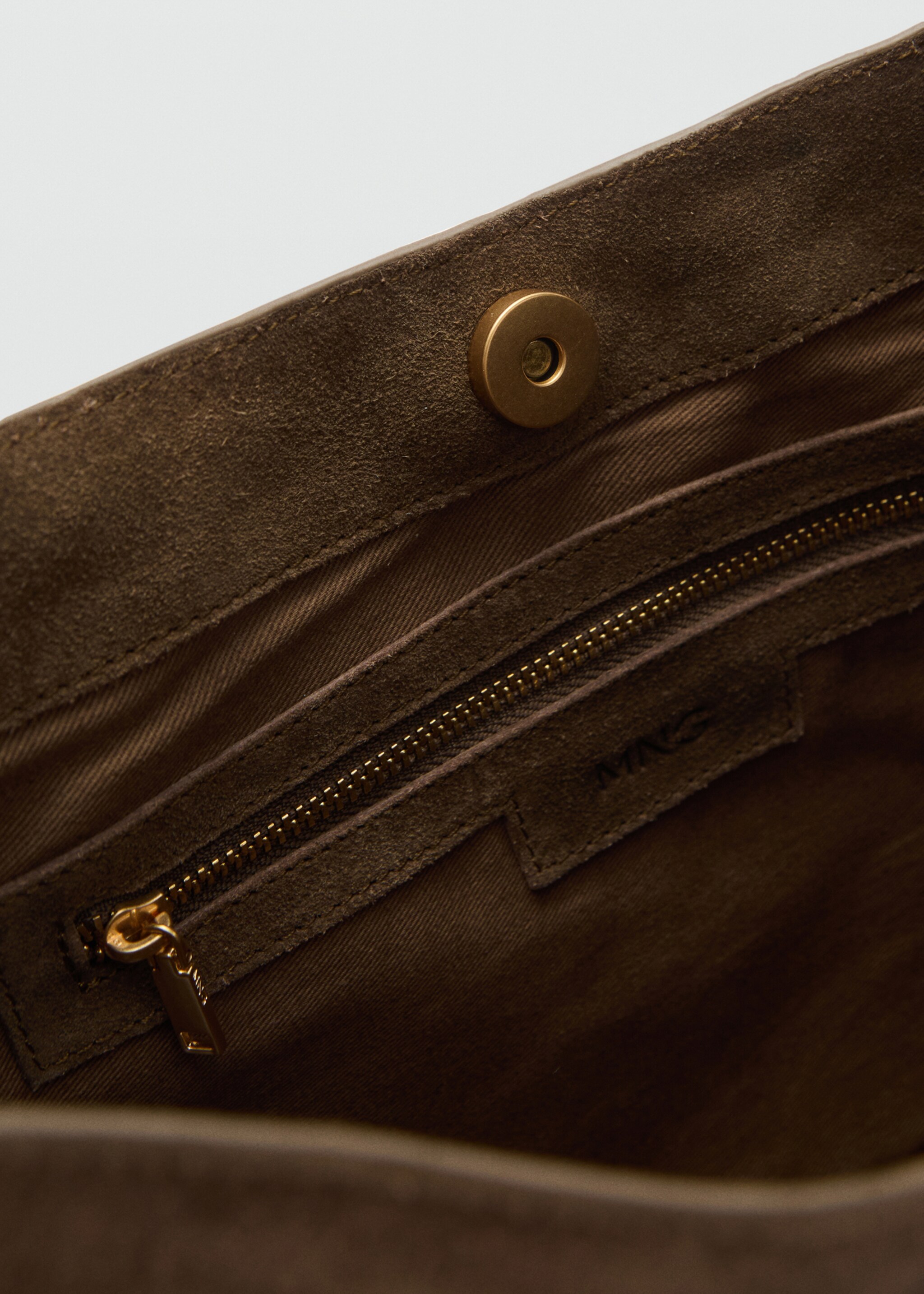 100% split leather bag with buckle - Details of the article 3, Khaki. Ref: 87050417-00.