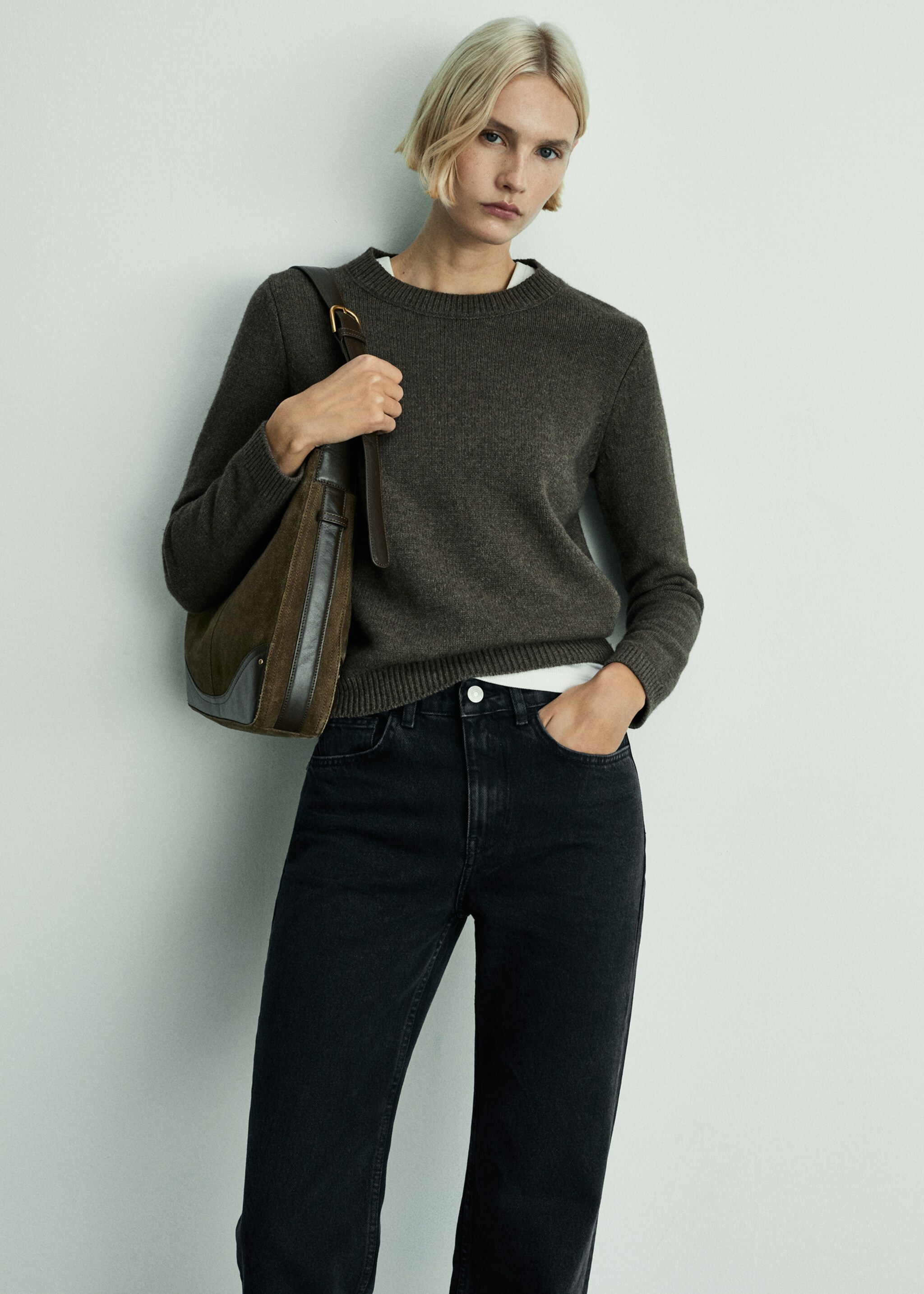 100% split leather bag with buckle - Details of the article 8, Khaki. Ref: 87050417-00.