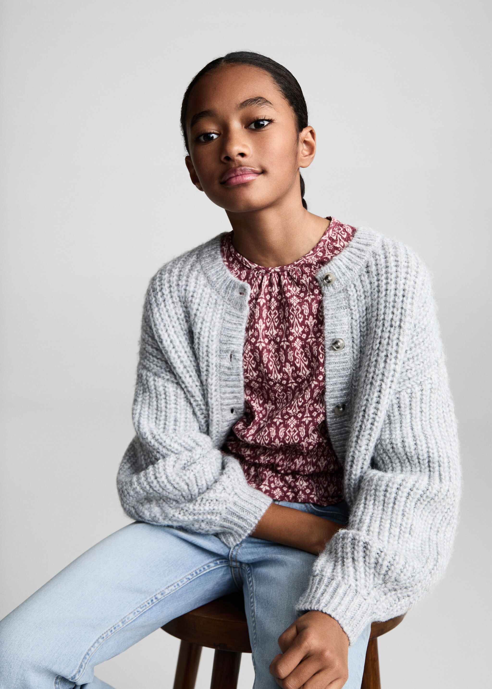 Buttons flare jeans - Details of the article 2, Light Blue. Ref: 87050423-00.