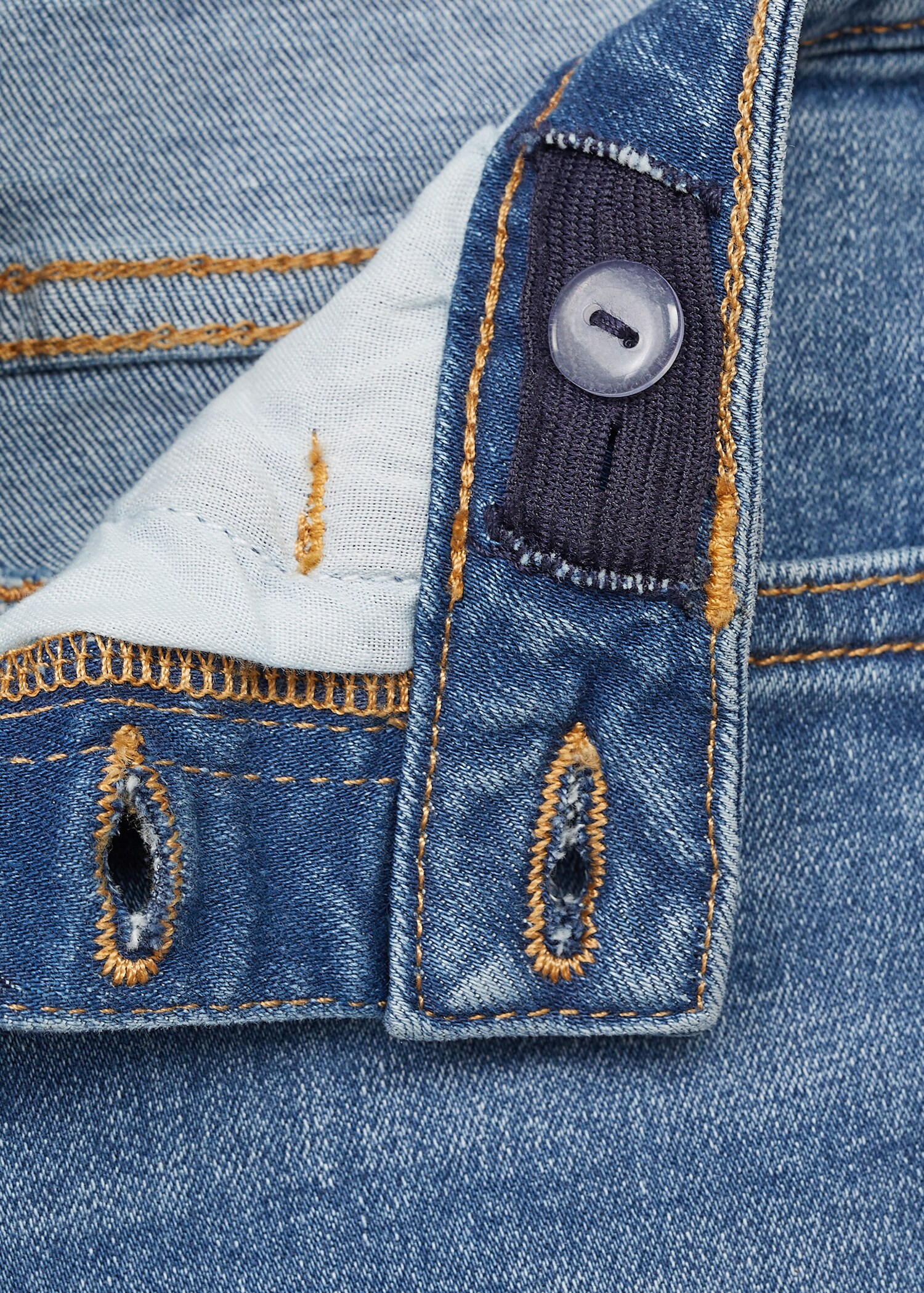 Buttons flare jeans - Details of the article 0
