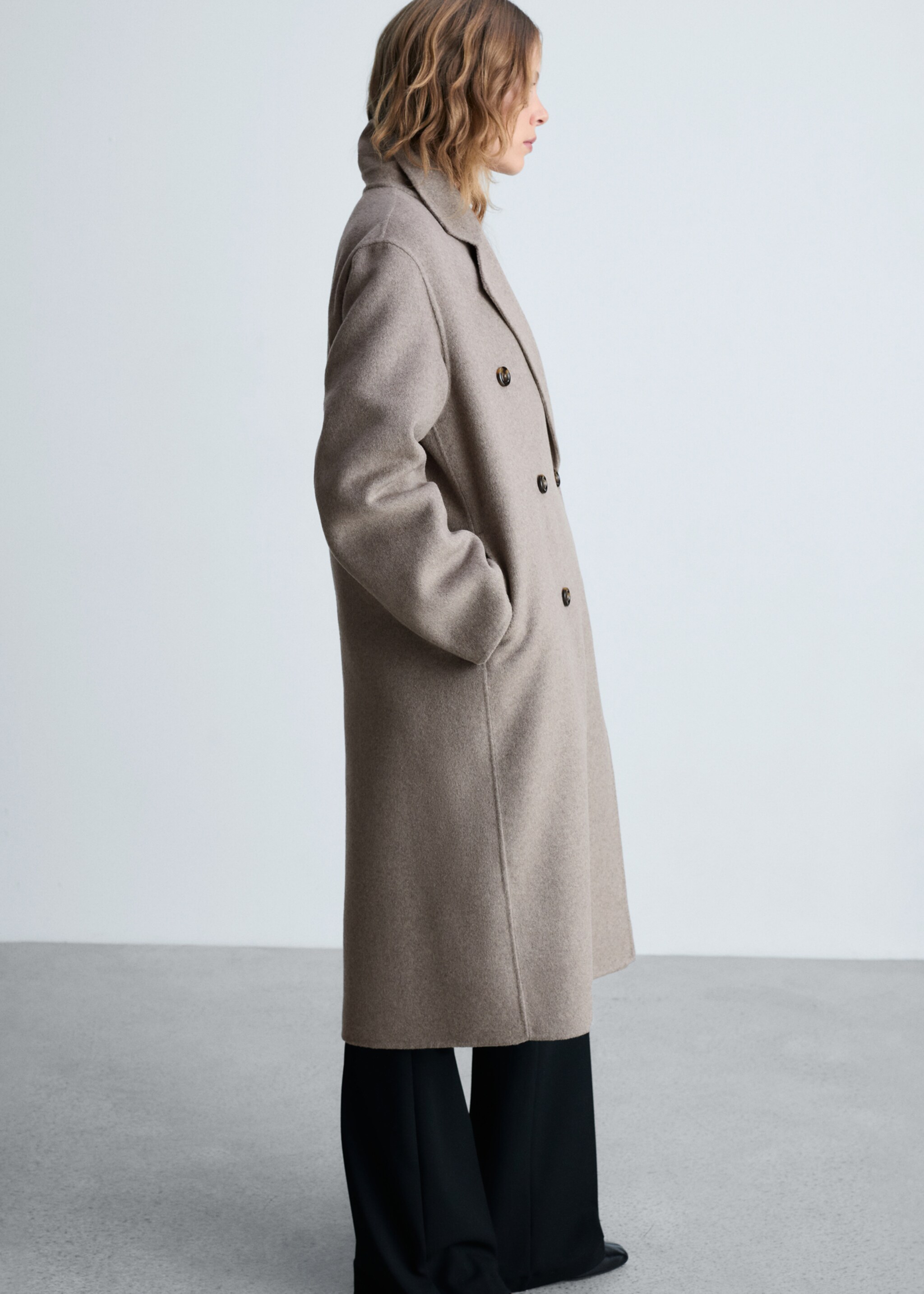 Oversize handmade long coat - Details of the article 2, Medium Brown. Ref: 87050427-00.