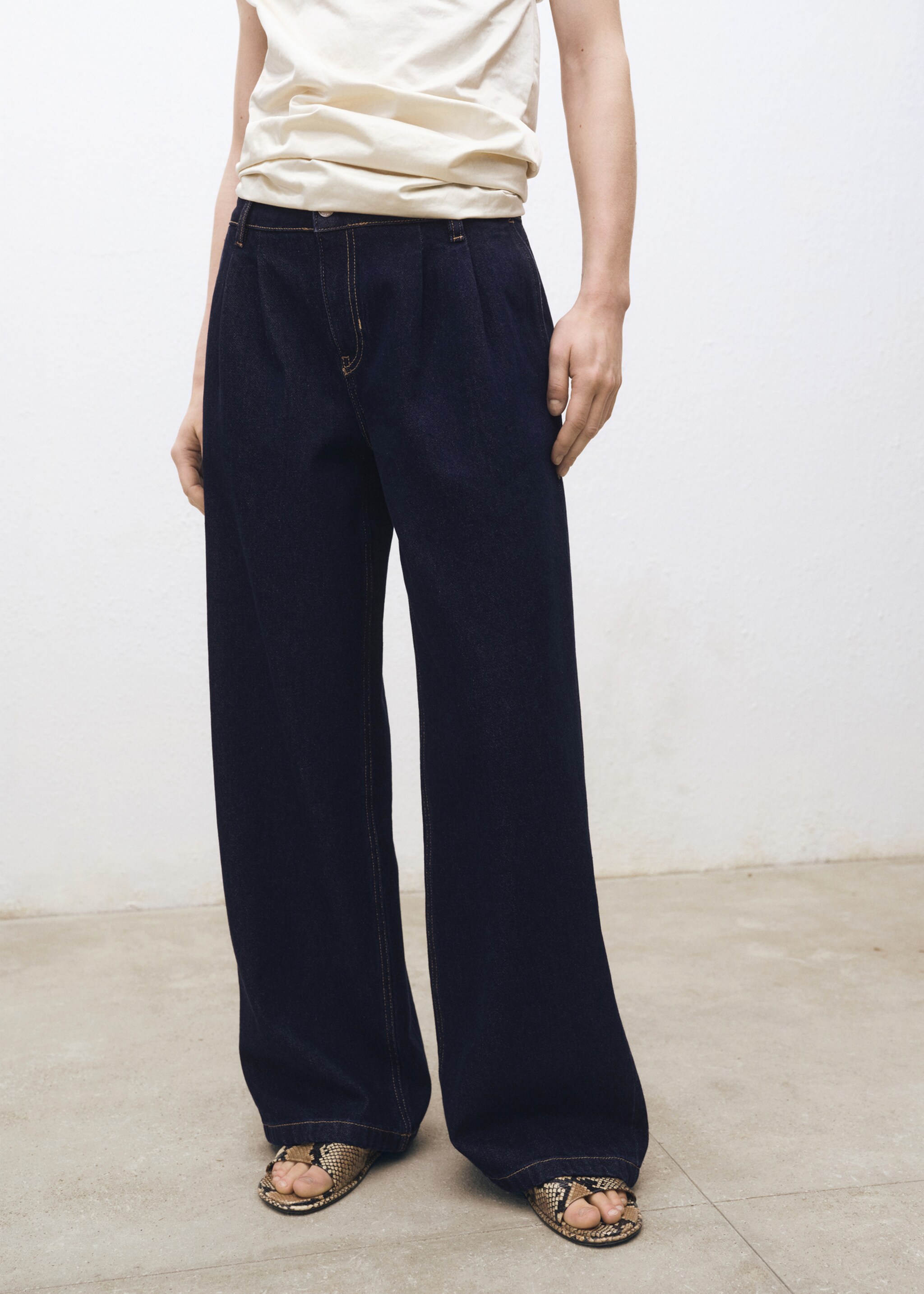 Rinse-wash wide leg jeans with pleats - Medium plane, Open Blue. Ref: 87050447-00.