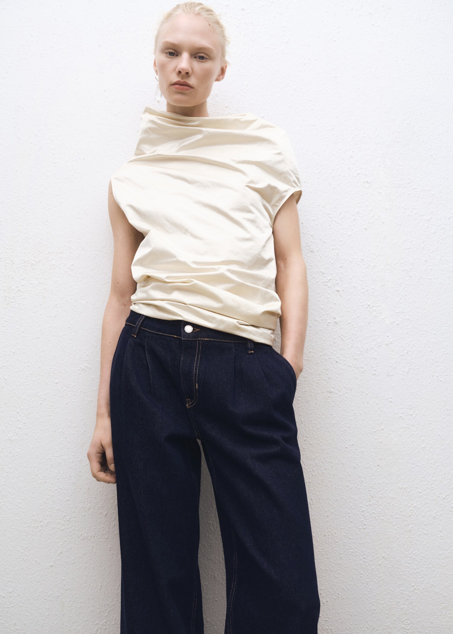 Rinse-wash wide leg jeans with pleats - Details of the article 1