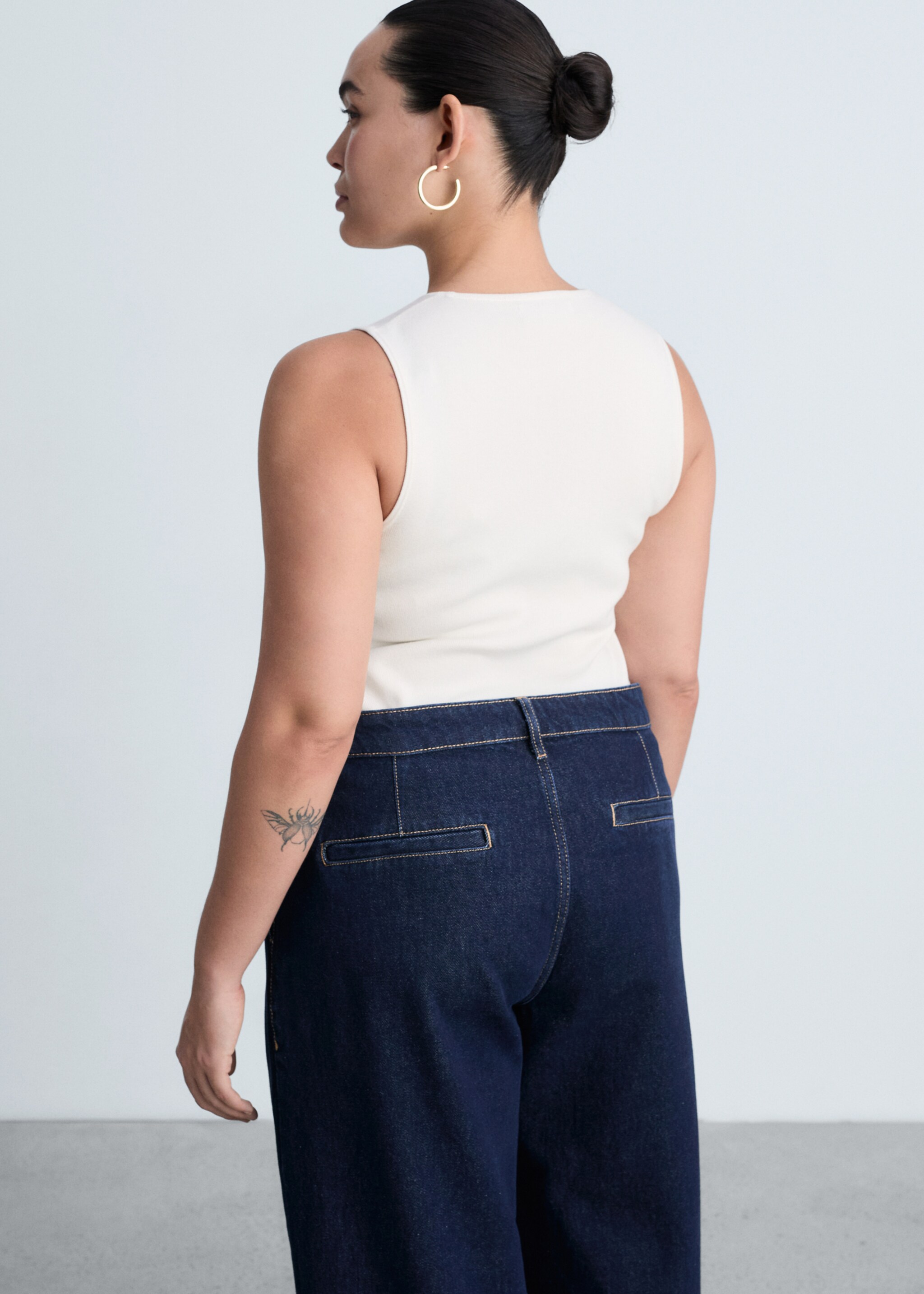 Rinse-wash wide leg jeans with pleats - Details of the article 4, Open Blue. Ref: 87050447-00.