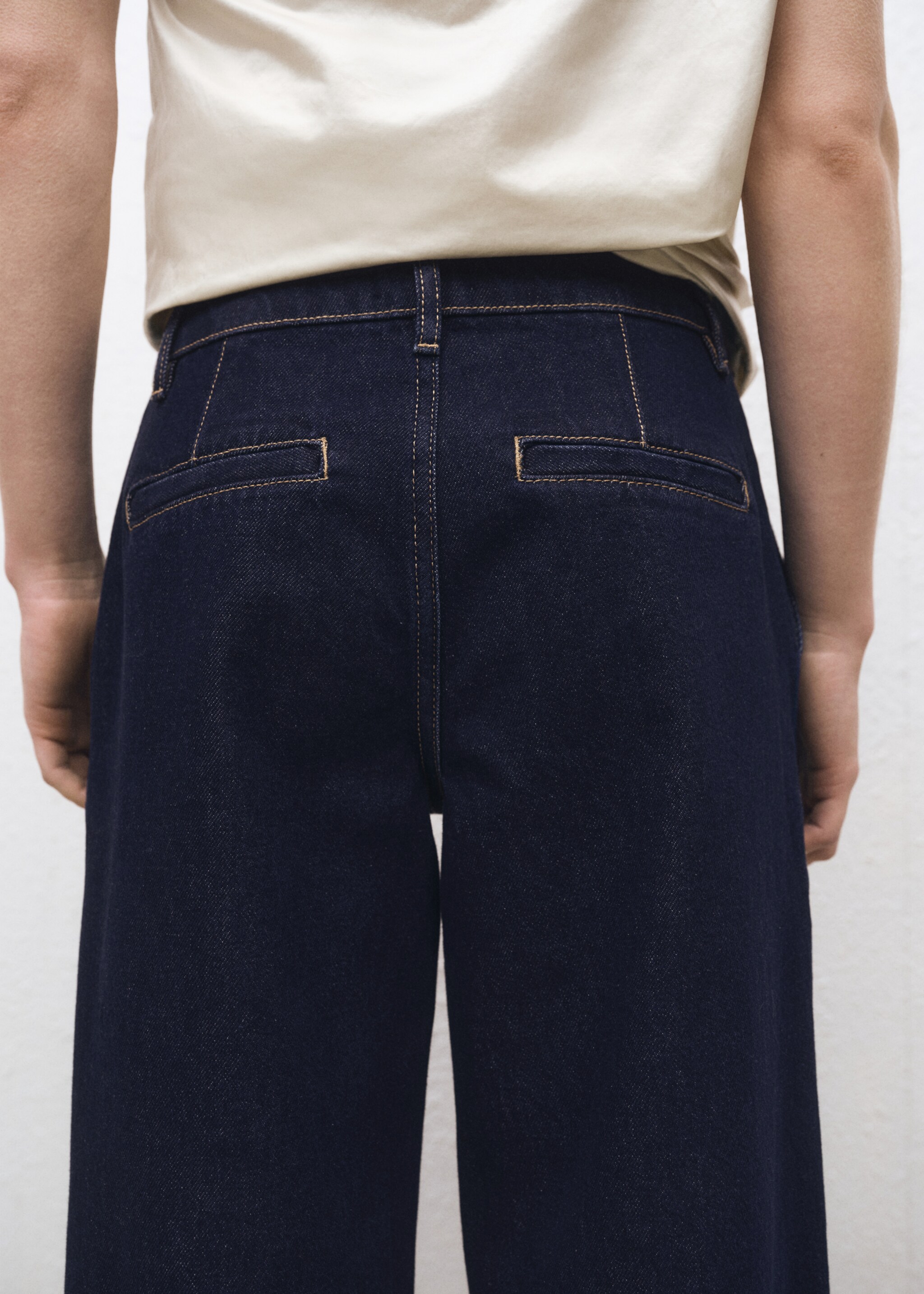 Rinse-wash wide leg jeans with pleats - Reverse of the article, Open Blue. Ref: 87050447-00.