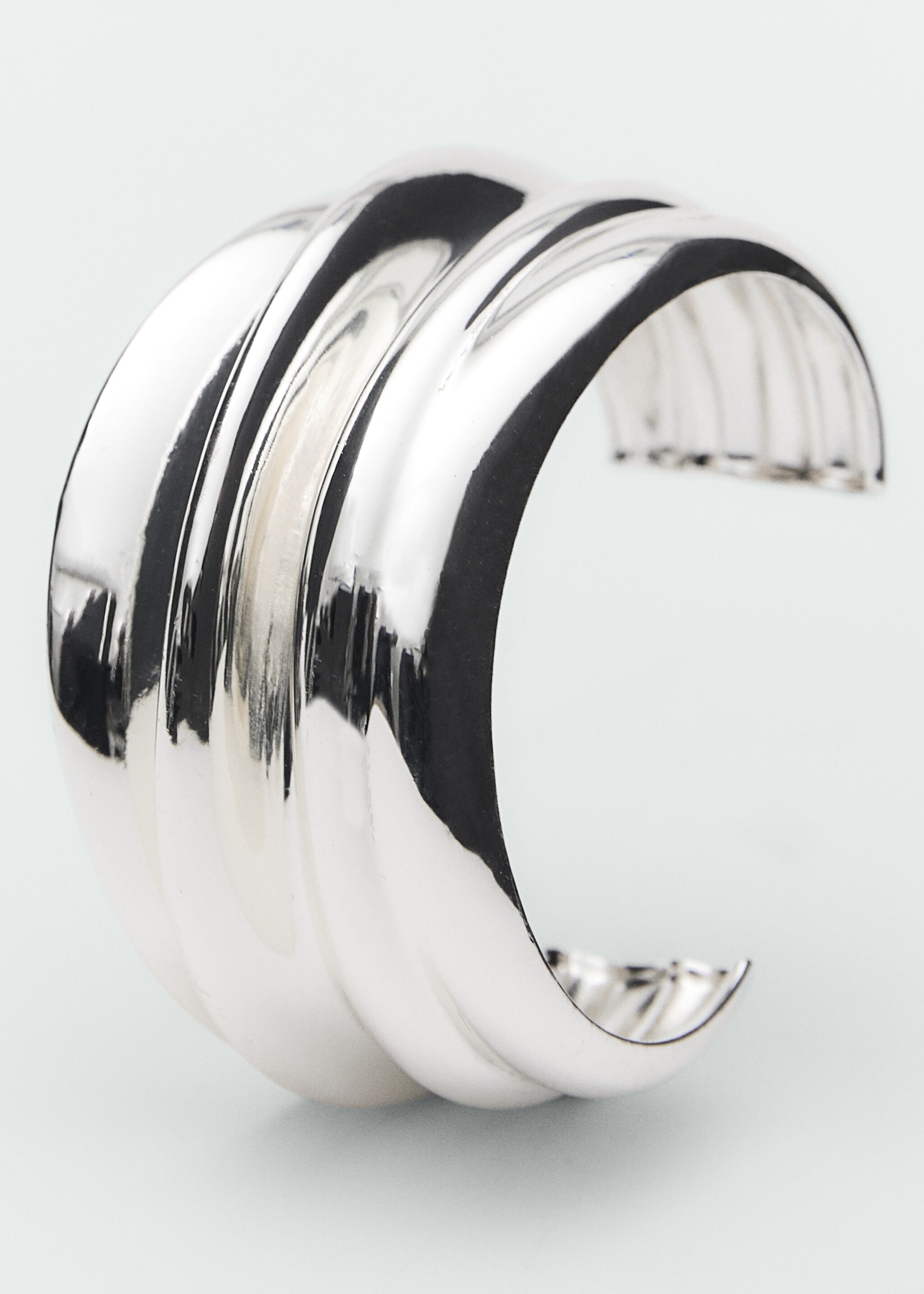 Maxi-bracelet à relief - Plan moyen, Argent. Ref: 87050452-00.