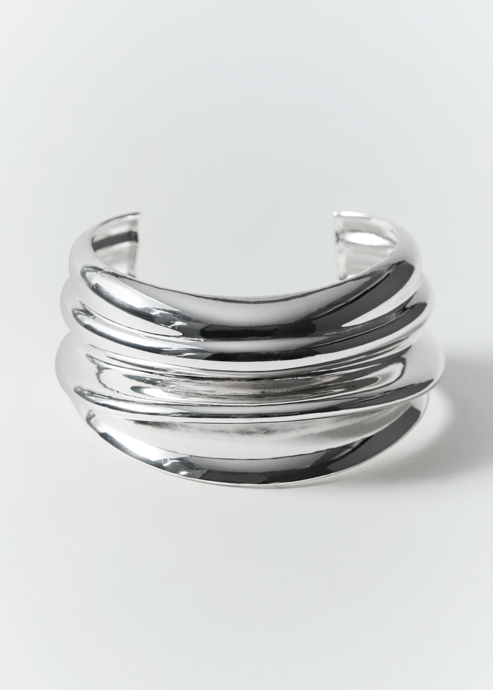 Maxi-bracelet à relief - Détail de l'article 5, Argent. Ref: 87050452-00.