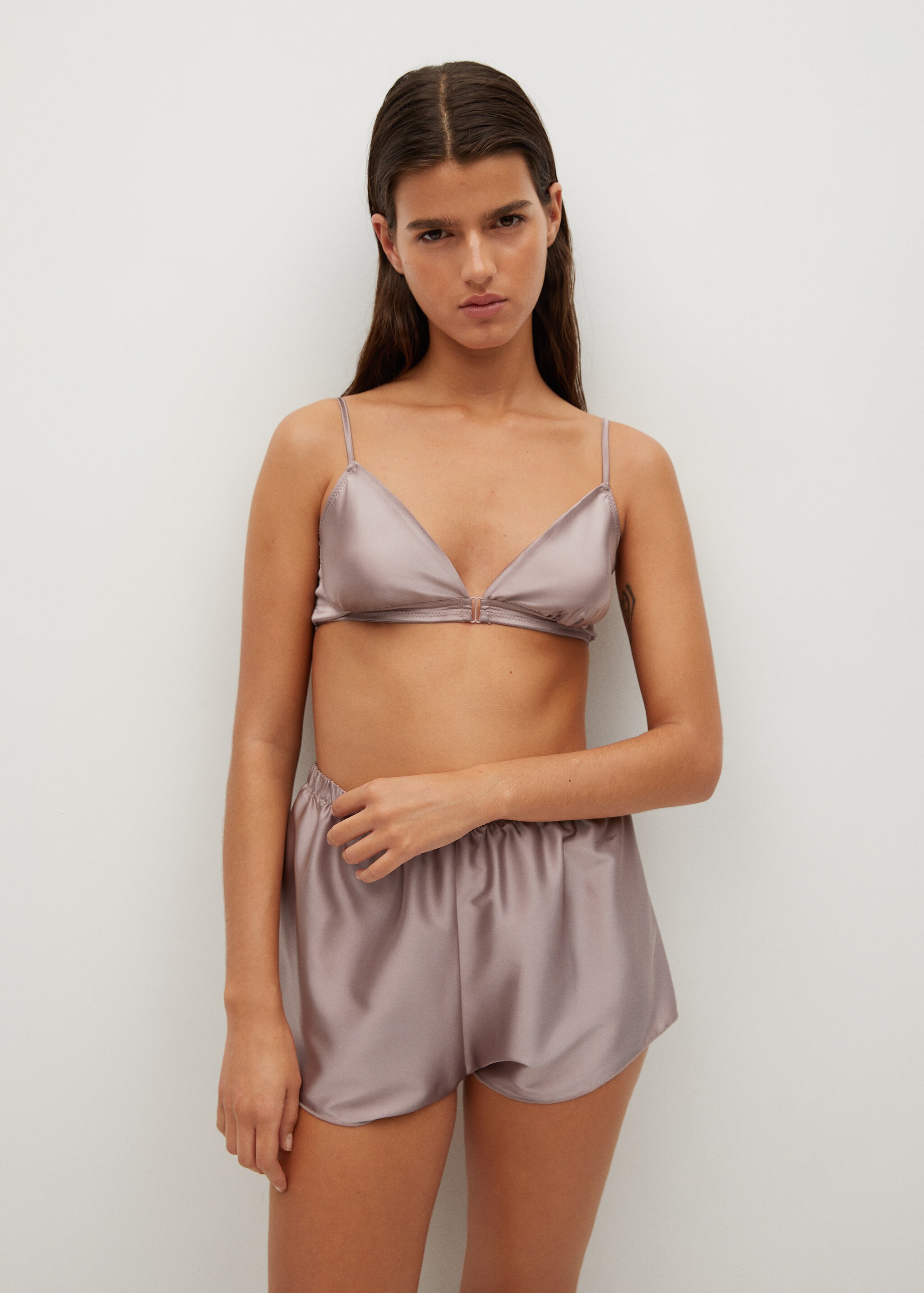 Short satinado - Plano medio