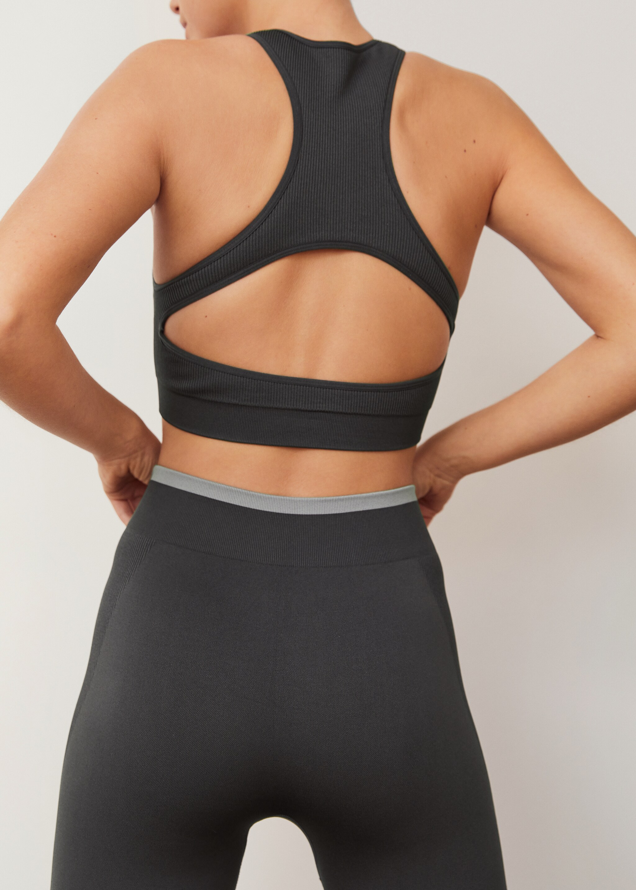 Seamless crossover back bra - Details of the article 1