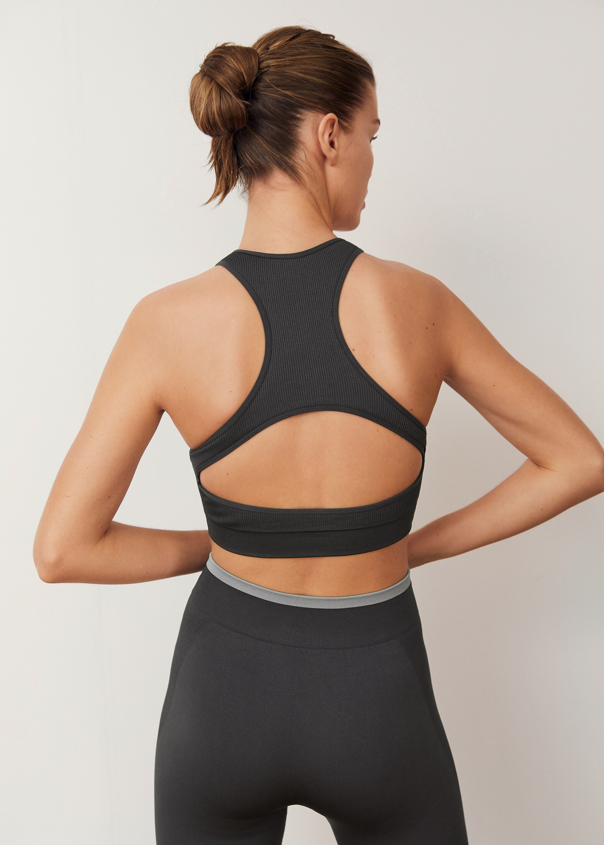 Seamless crossover back bra - Reverse of the article