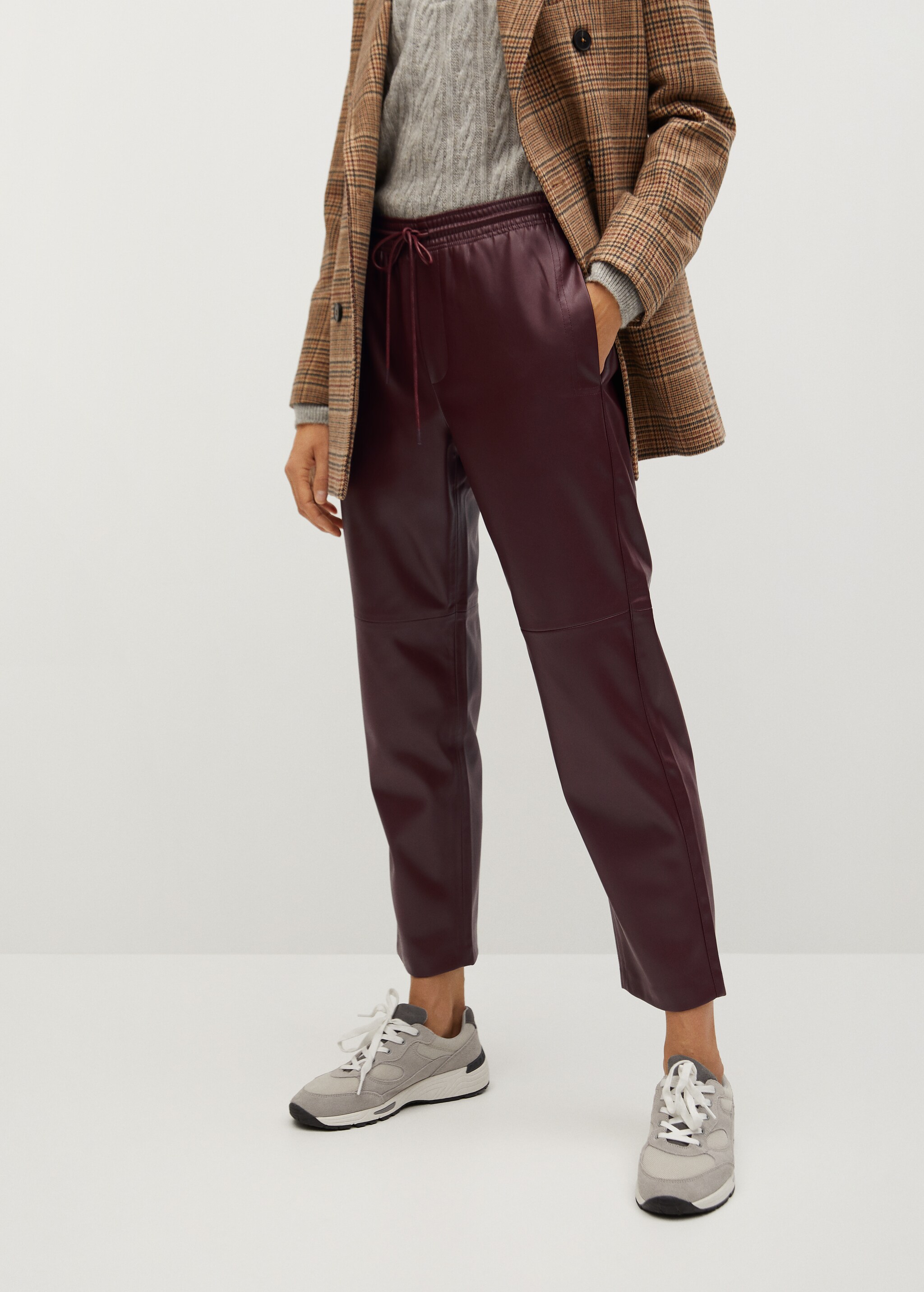 Pantalón cintura elástica efecto piel - Plano medio