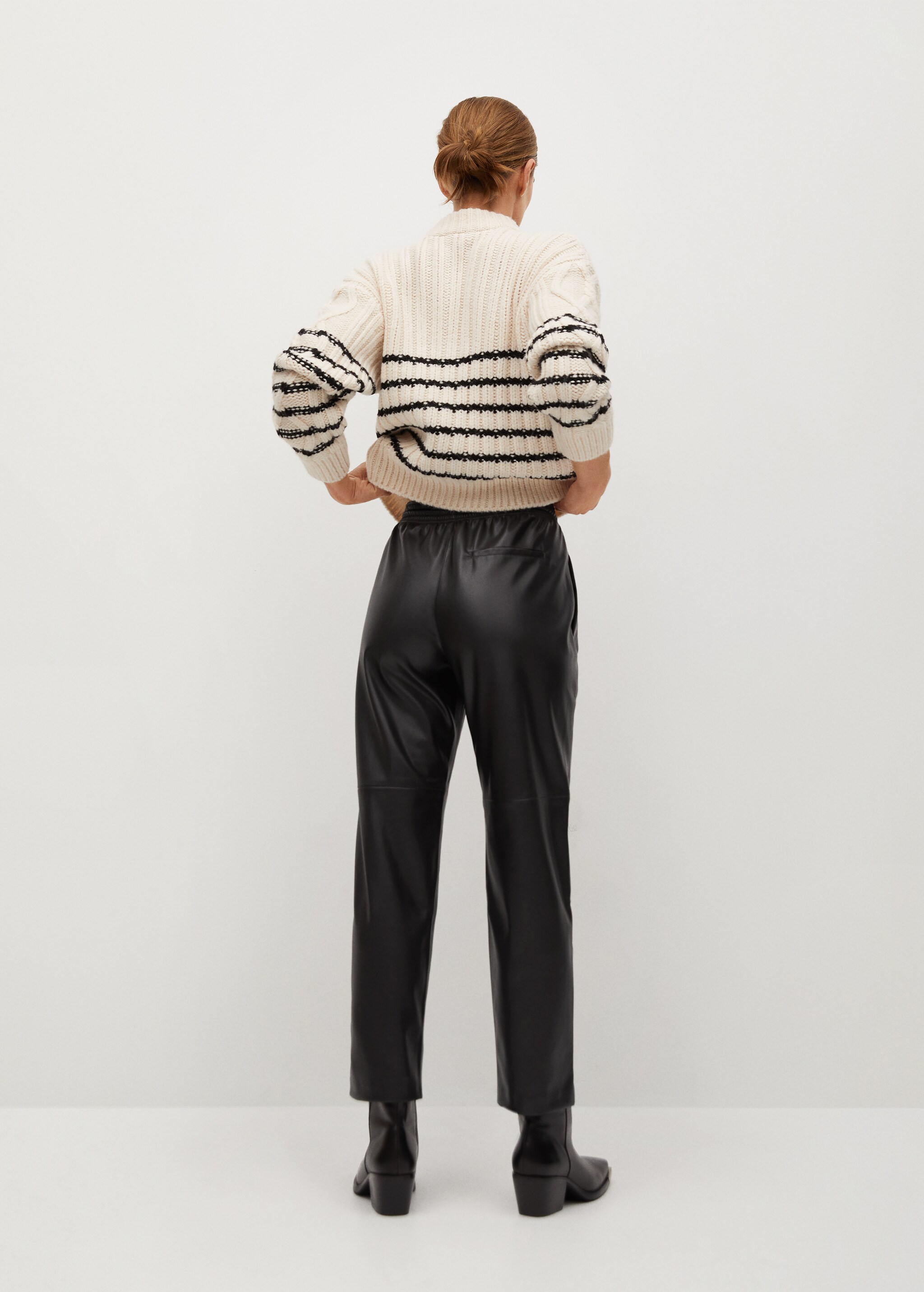 Pantalón cintura elástica efecto piel - Reverso del artículo